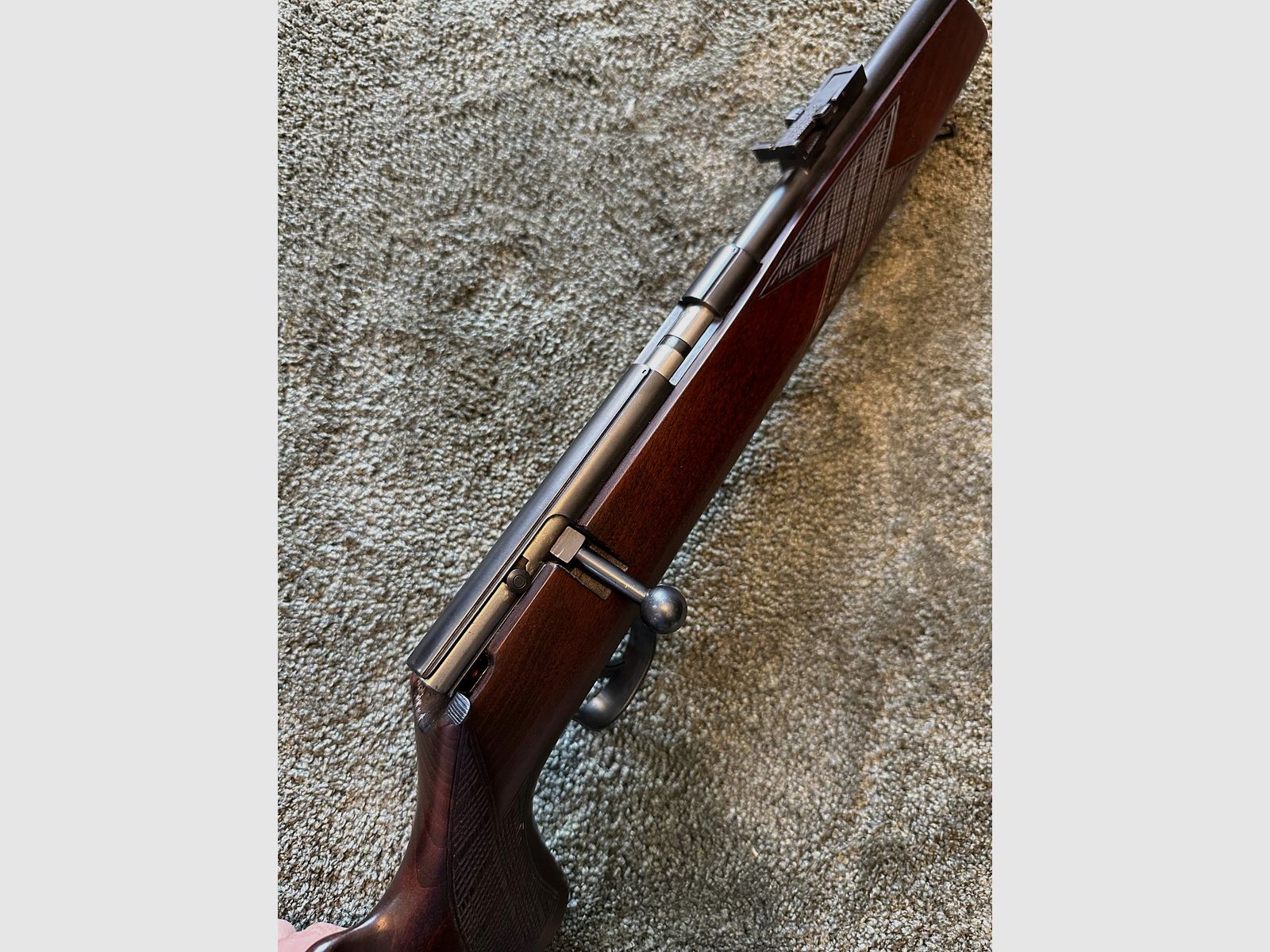 Voere Sportkarabiner Kaliber .22 lr – Holzschaft – mit Magazin
