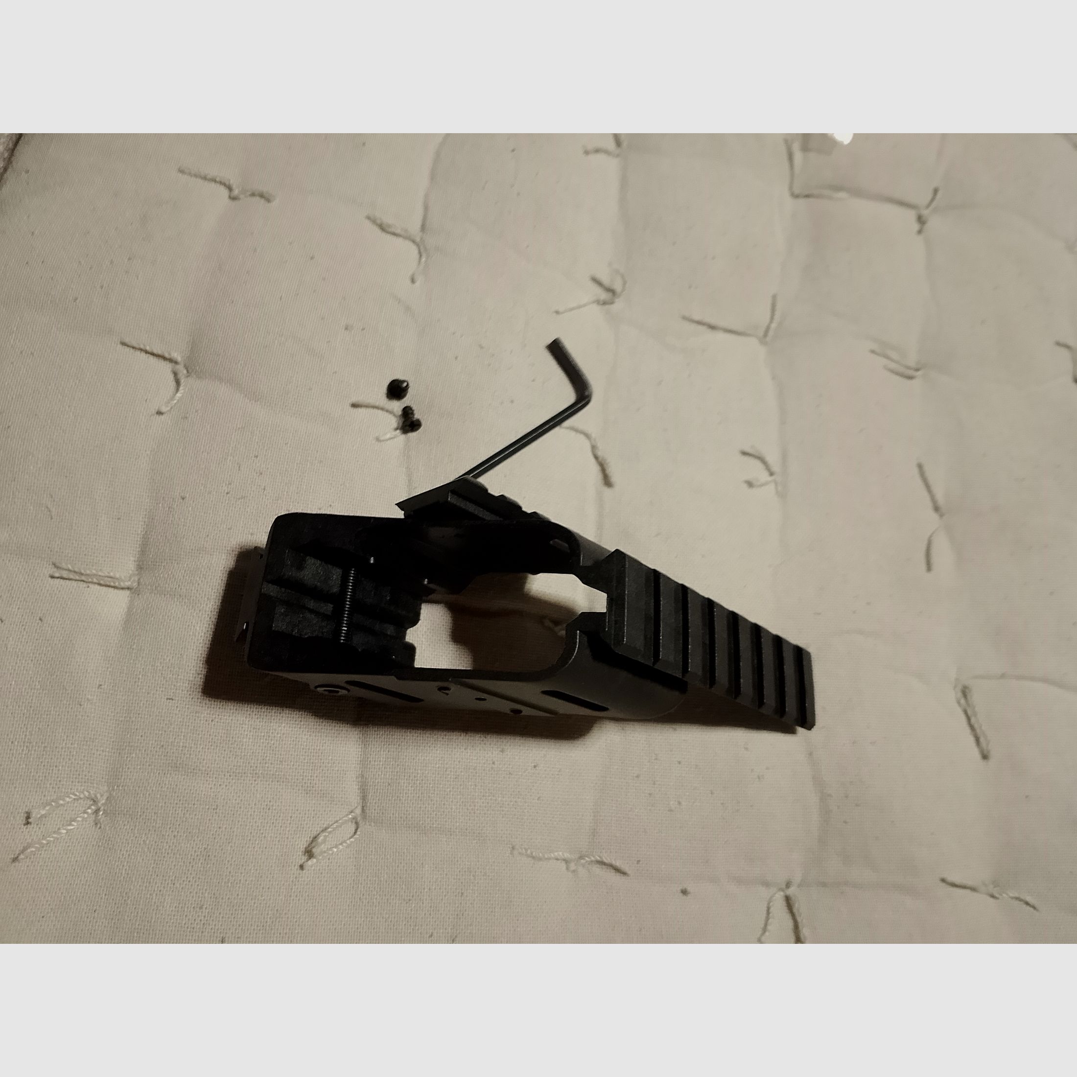 Pistolen Pistol Scoup Mount Picatinny 20mm Weaver 7/8" Montage Universal rail Polymer schwarz neu