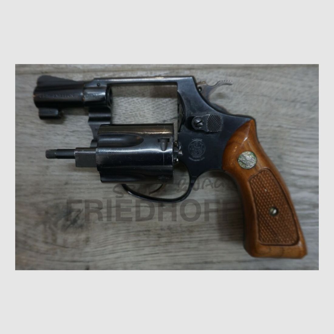 Smith & Wesson	 36