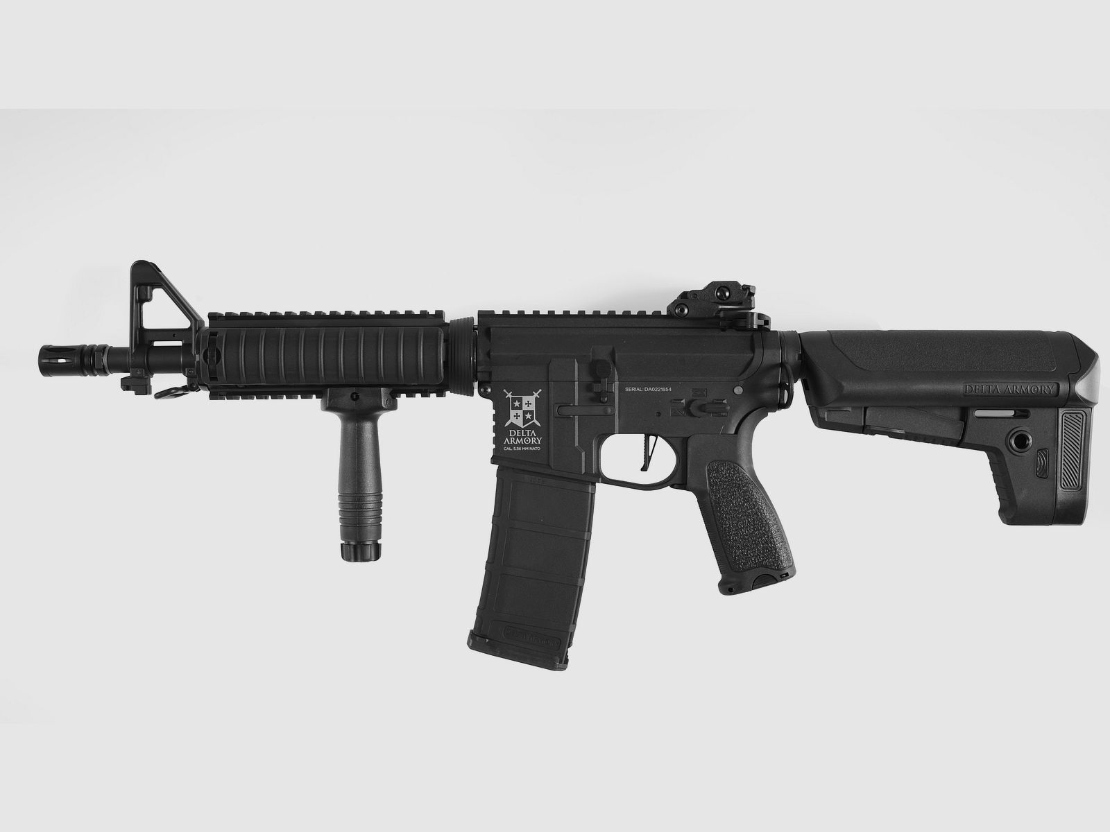 Delta Armory M4 CQB-R Bravo Schwarz mit ETU – Airsoft AEG Gewehr mit max. 0,5 Joule