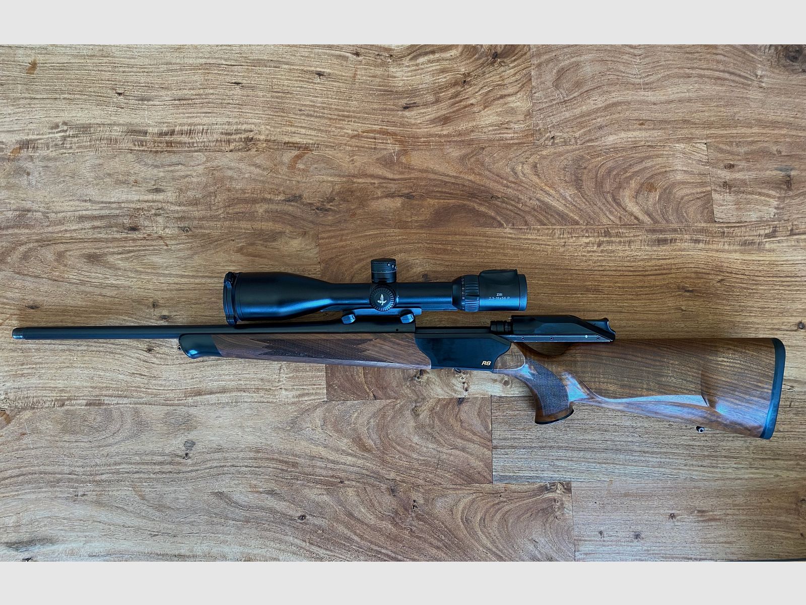 Blaser R8 Holz Standard mit Swarovski Z8i 2,3-18x56