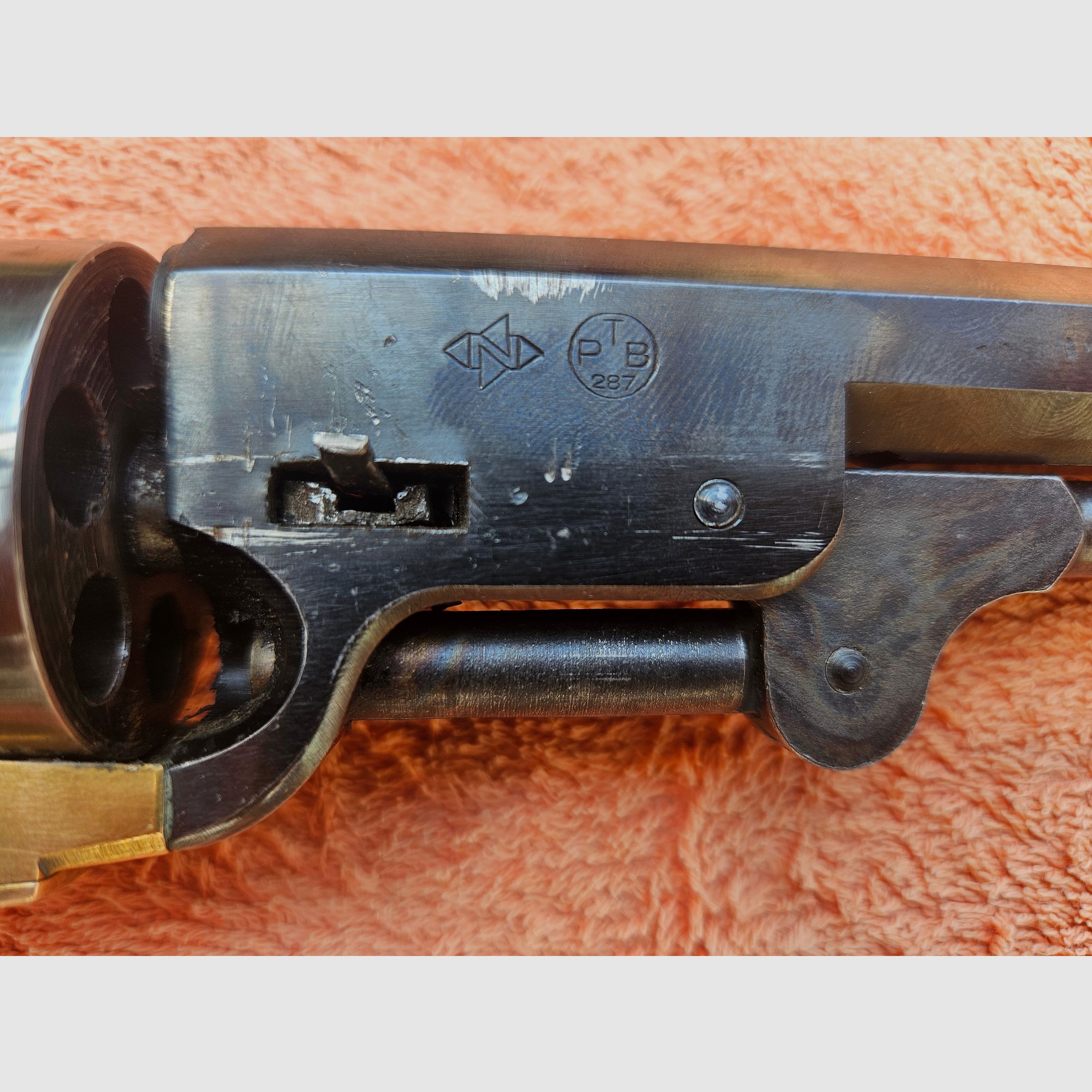 Neumann-Umbau auf 9 mm Schreckschuss Colt 1851 Navy