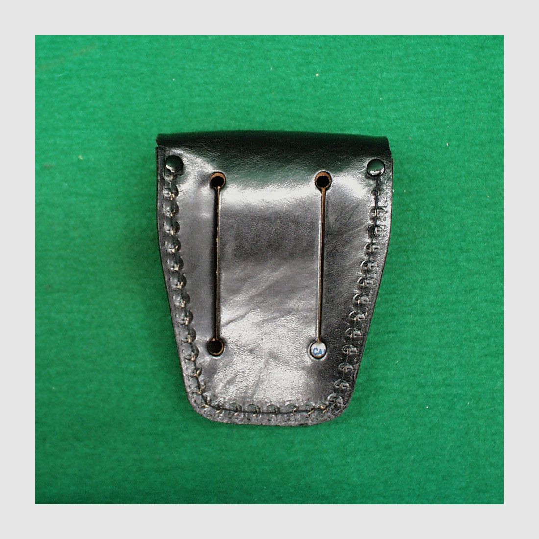 Unknown handcuff case, leather pouch