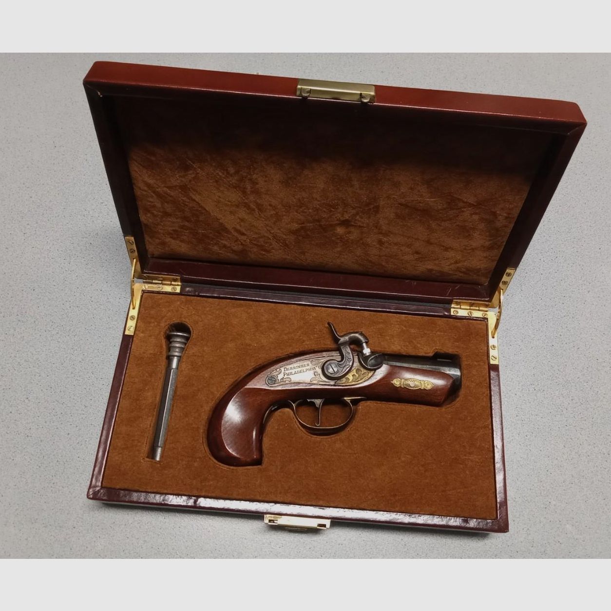 Philadelphia .45 caliber derringer pistol in case