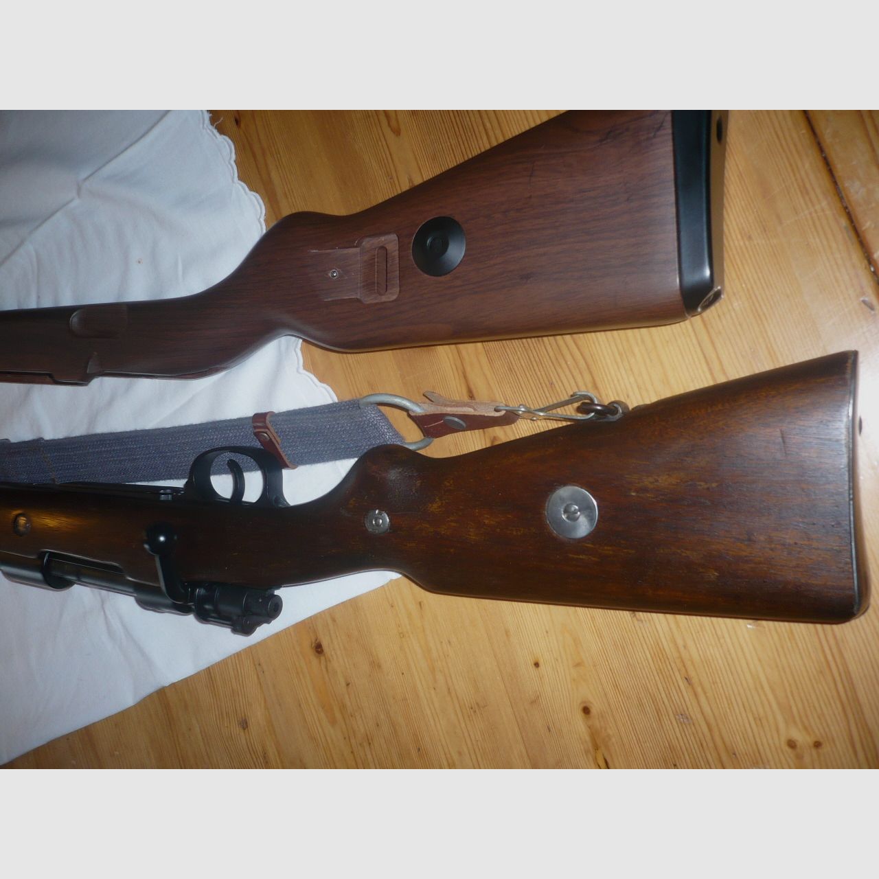 Double Bell Karabiner K 98 Kaliber 6mm BB  mit Holz und Kunststoff-Schaft.