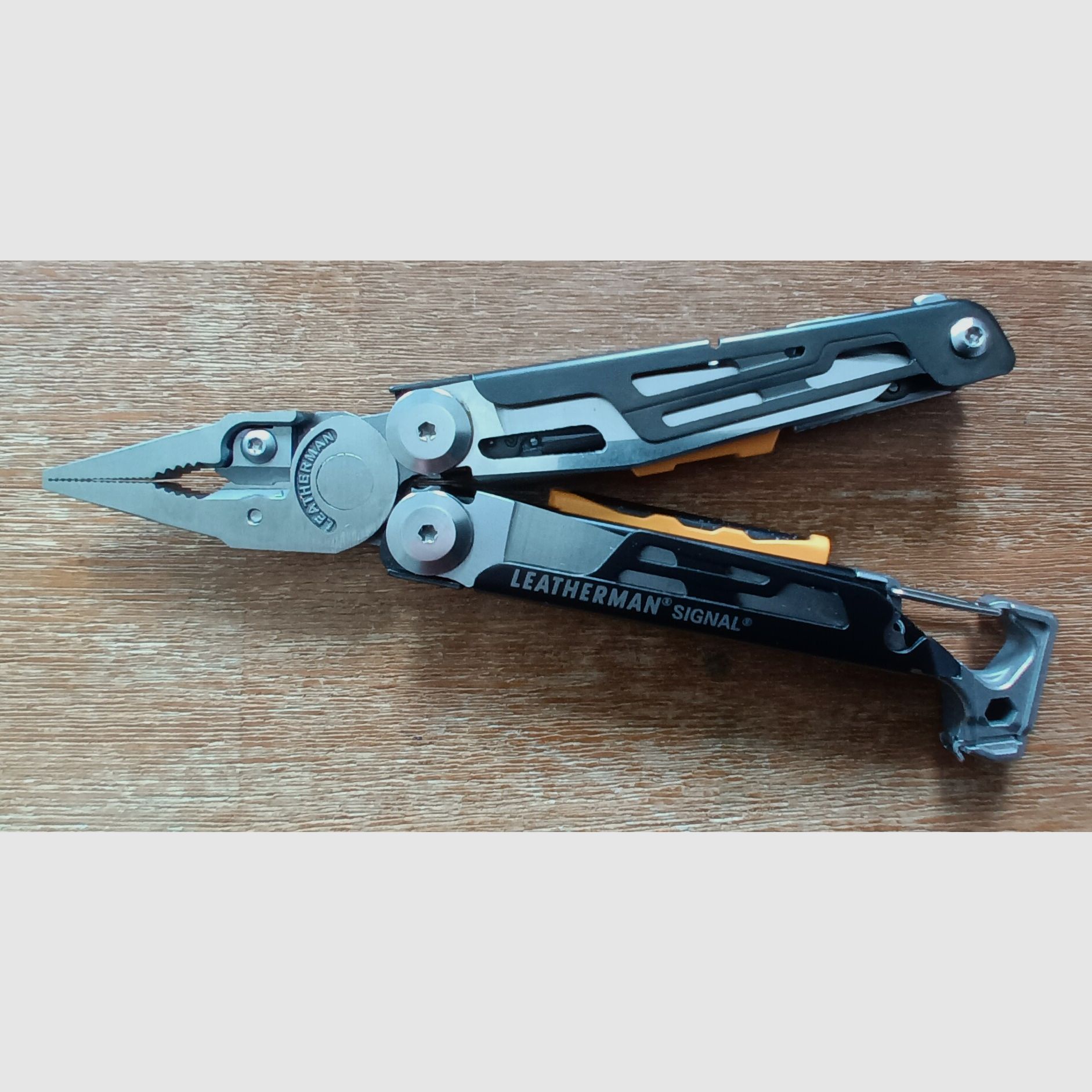 Leatherman Signal Multi-Tool - 19 Werkzeuge + zusätzlicher Bitsatz
