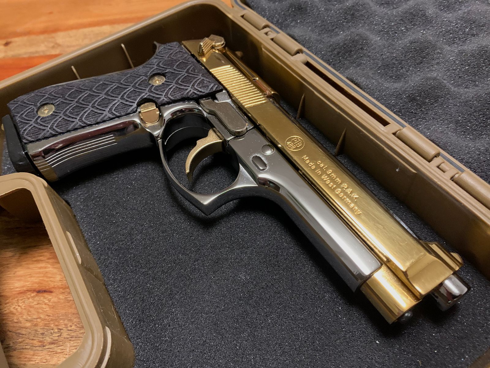 Reck Miami 92F, 9mm P.A.K. 24k gold-plated and chrome-plated