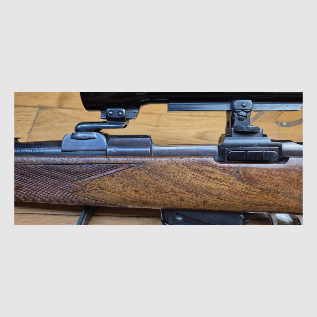 Sehr schöne Jagdgewehr Krico 700 Jagdmatch — Kal. .222 Rem — Herstellung Kriegeskorte in Stuttgart — Deutscher Stecher — Hensoldt Wetzlar Diatal 4X32 auf 100% Stahl-Turm-Montage — Sehr schöner Nussbaumholz hoher Grad — Exzellente Mechanik — Exzellenter Abzug — Sehr schöner Lauf fast neu – TBE/TBE+, Bild 33 von 38
