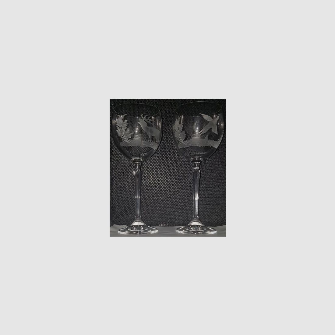 2 Weingläser mit verschiedenen Motiven 1x Hirsch, 1x Fasan