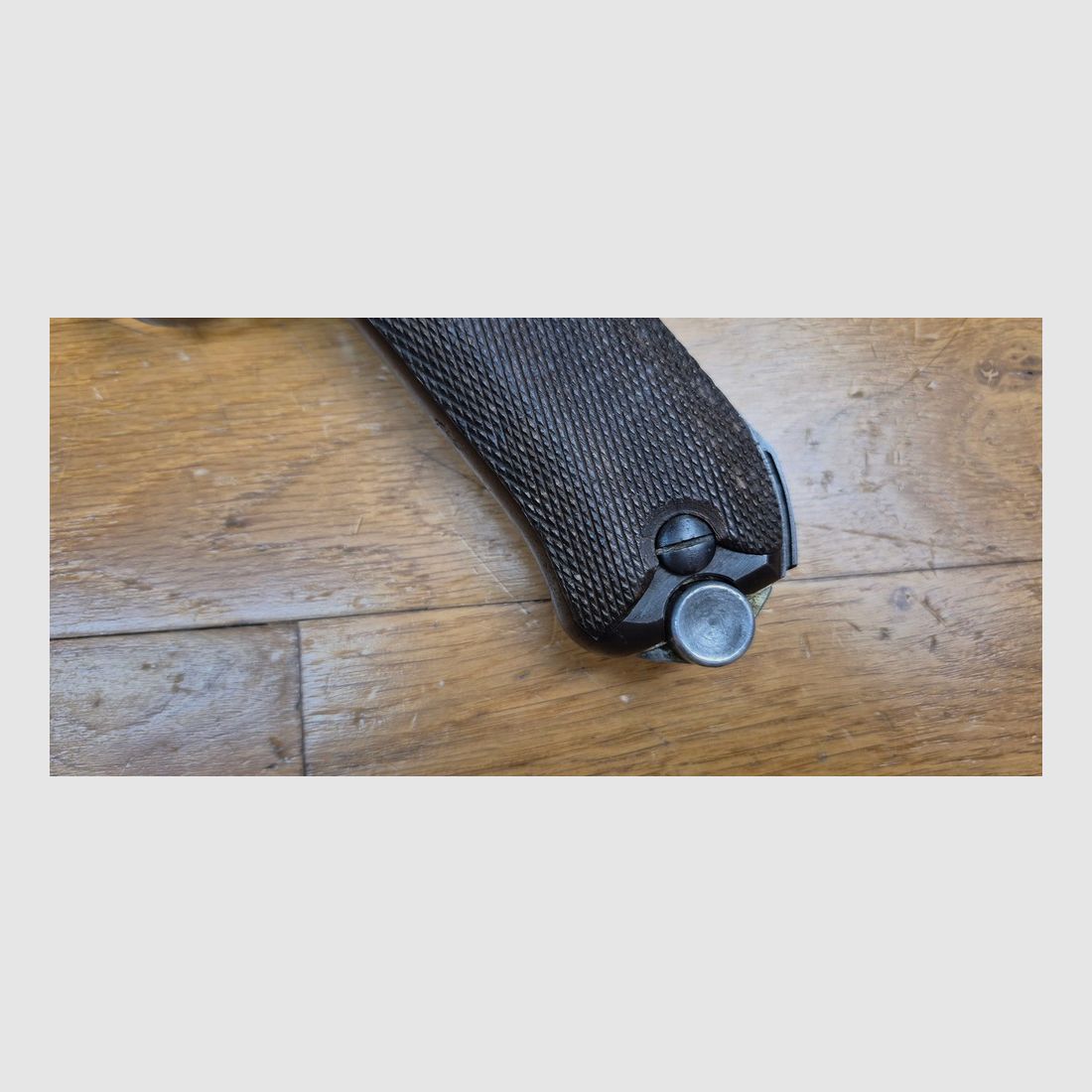 Sehr seltener Luger P08, genannt „Mauser Banner“ – Polizei-Waffe, hergestellt von Mauser im Jahr 1942 – Kaliber 9×19 – Eine der 25.165 SS-Polizei-Waffen vom Typ Front Ost – Eine der 5.550 mit „1942“ und „Adler+L“ markiert – Ästhetischer und mechanischer Zustand außergewöhnlich – TBE+++, Bild 4 von 33