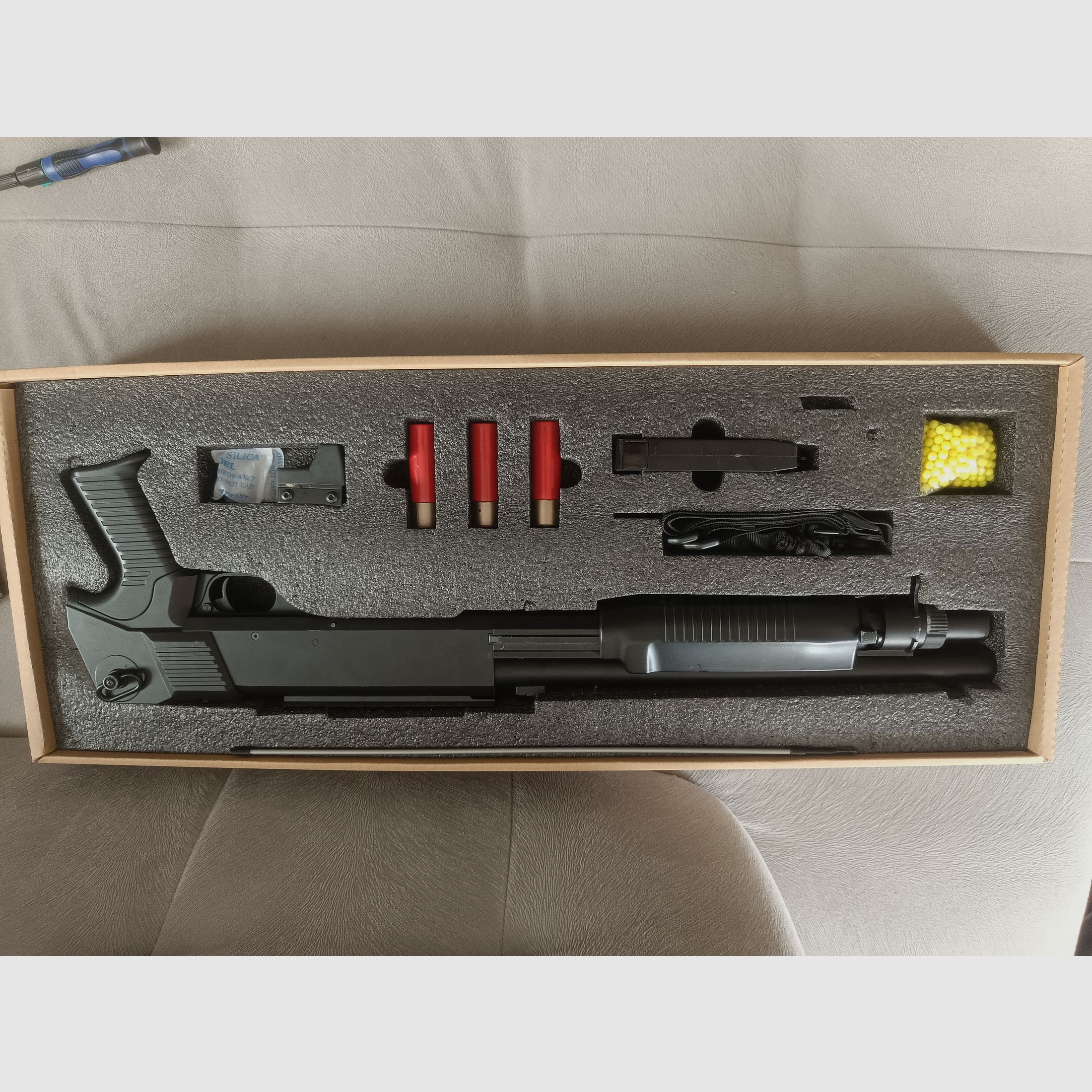 Begadi Metal Shotgun springer z celownikiem i paskiem