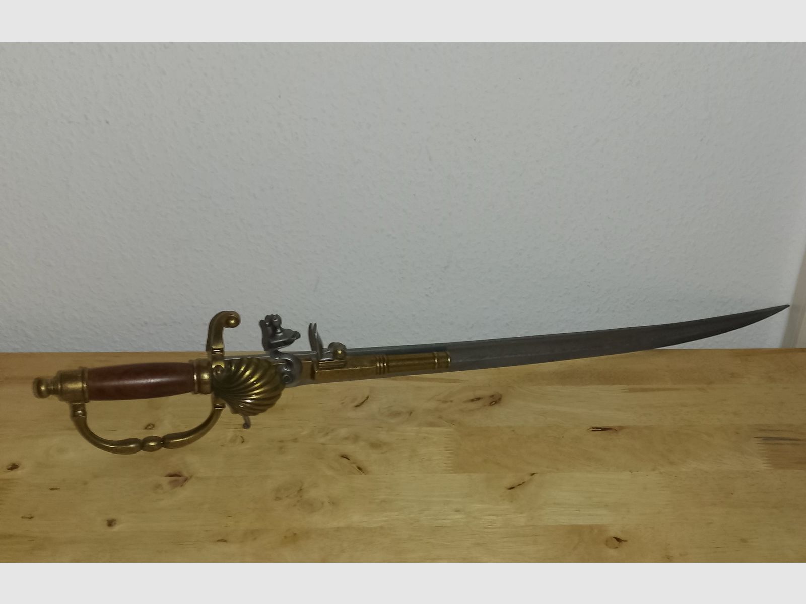 Deko Säbel mit Steinschlosspistole ca.72cm Rarität.