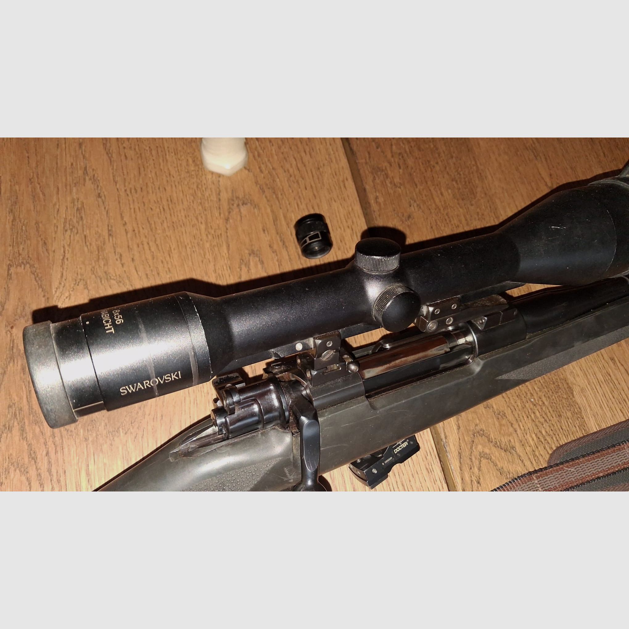 Mauser 98 „Forest“ in calibro 9,3x62 – pacchetto completo (Swarovski 8x56 + Docter Sight)