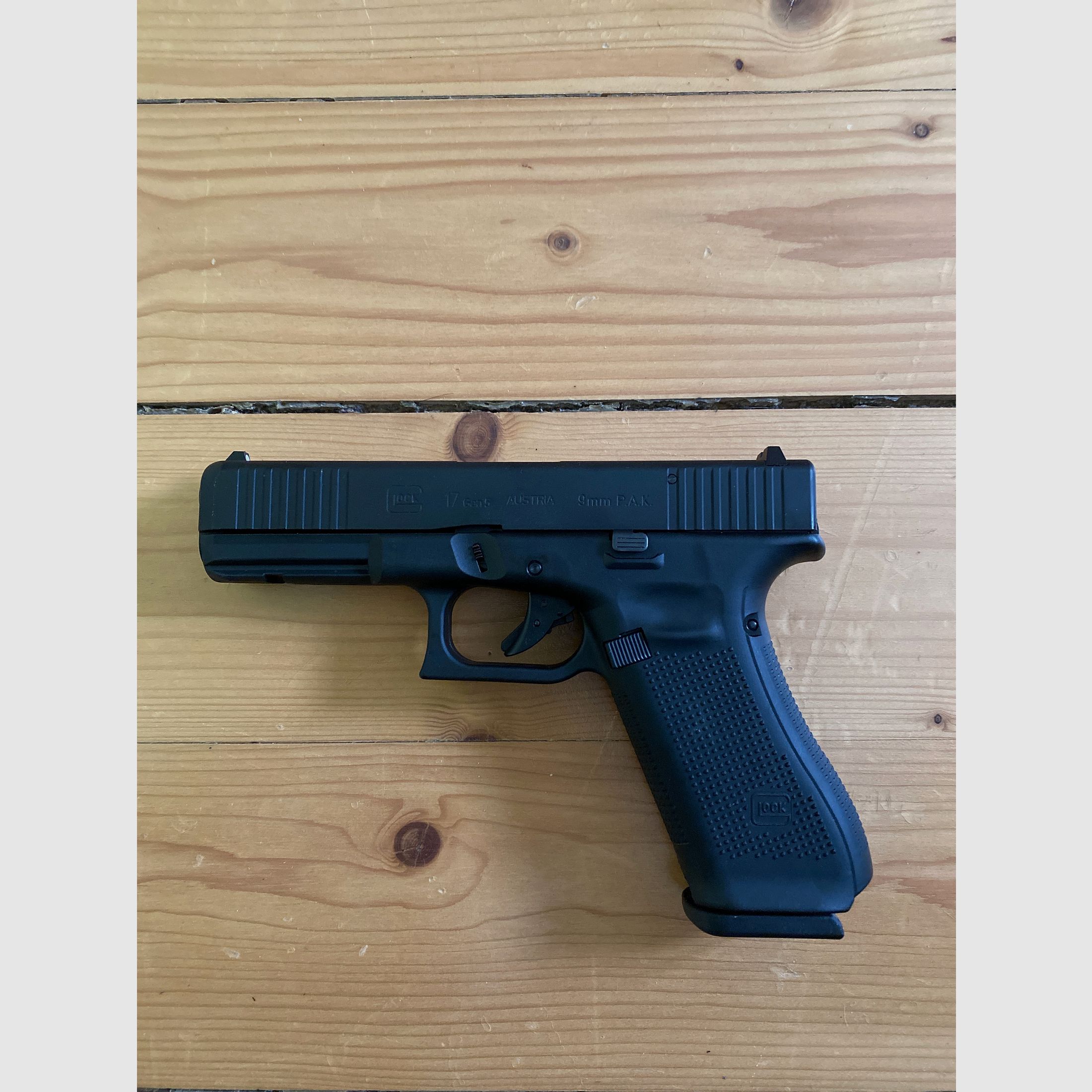 <Vendo la mia Glock 17 Gen 5>