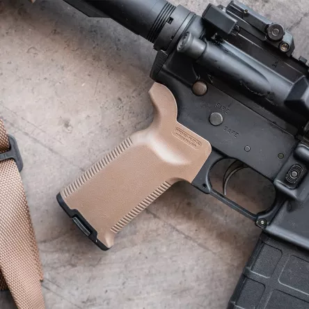 Magpul - chwyt pistoletowy MOE-K2+ FDE do broni AR15 / M4, zdjęcie 4 z 5