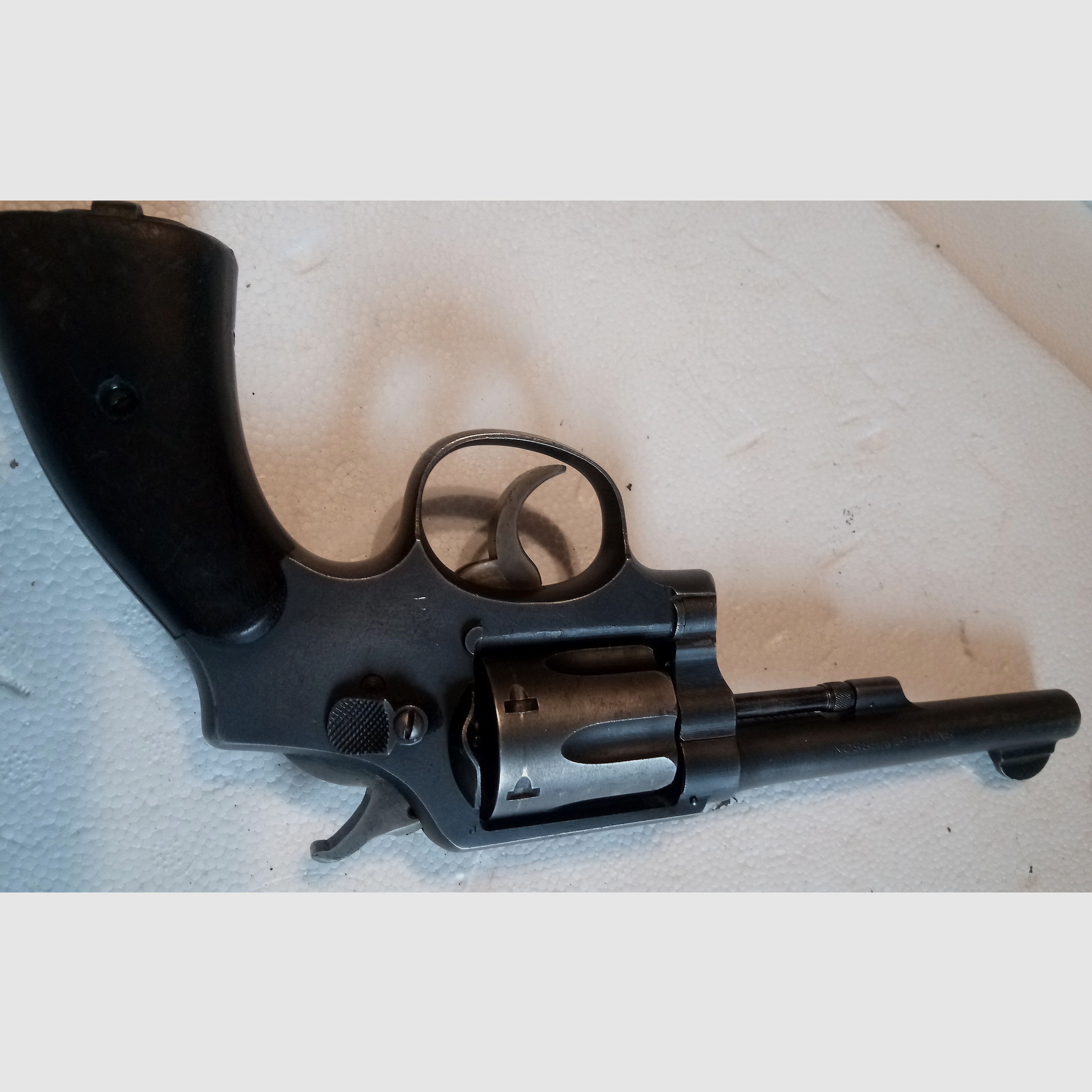 Revolver Smith & Wesson Kal. 38 zusammen mit ca. 80 Schuss Munition