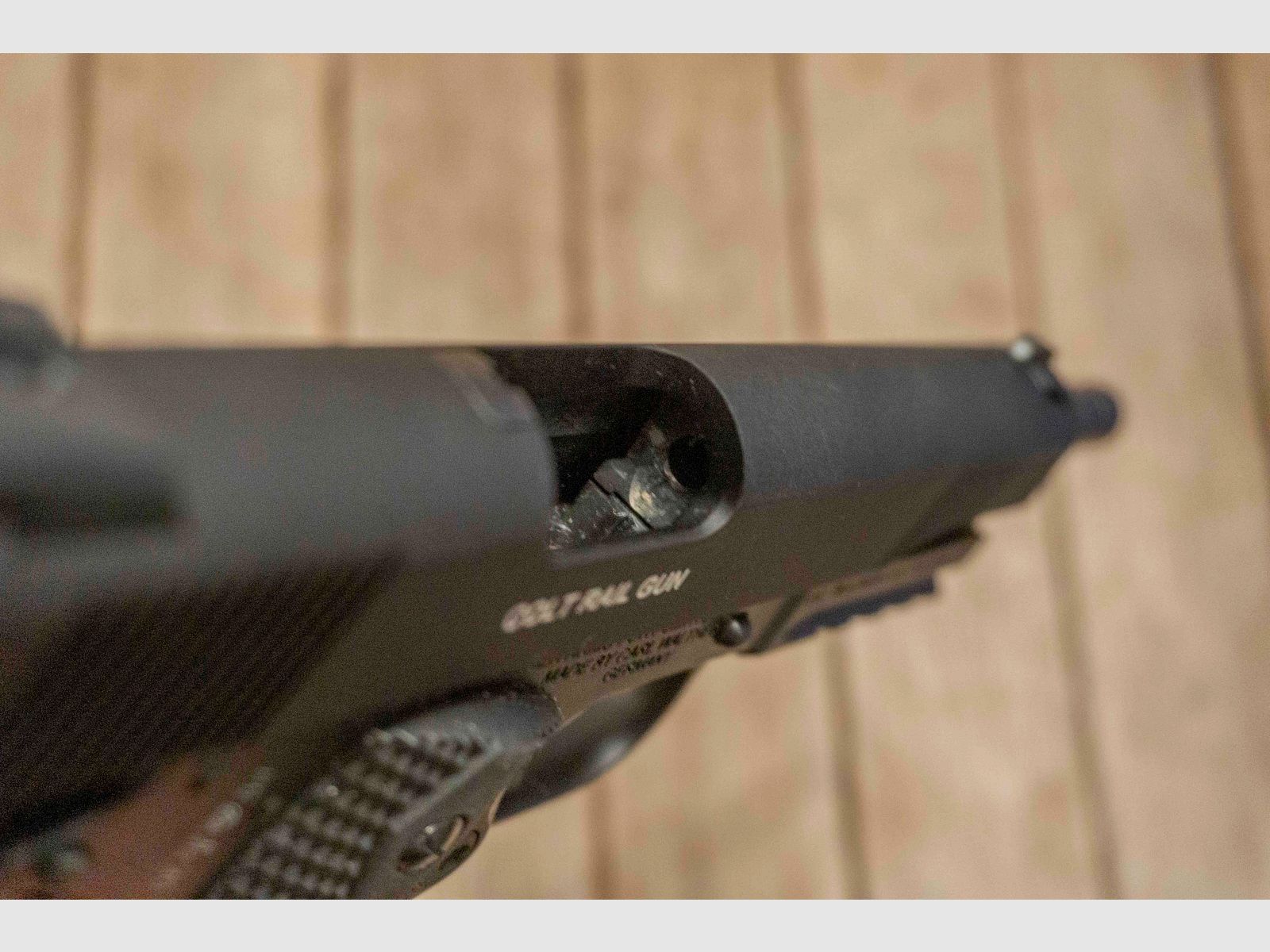 Pistole Colt 1911 Rail Gun Government Modell 22lfB