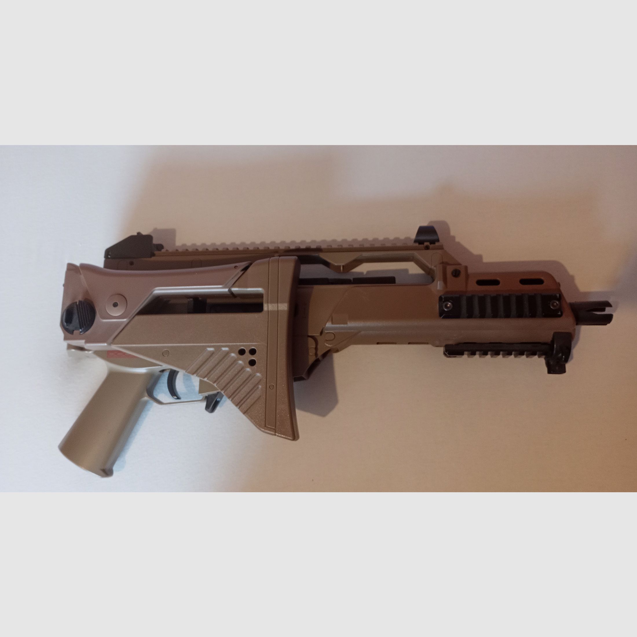 Airsoft G36C Desert with 400 round magazine & goggles (used, 0.5 Joule)