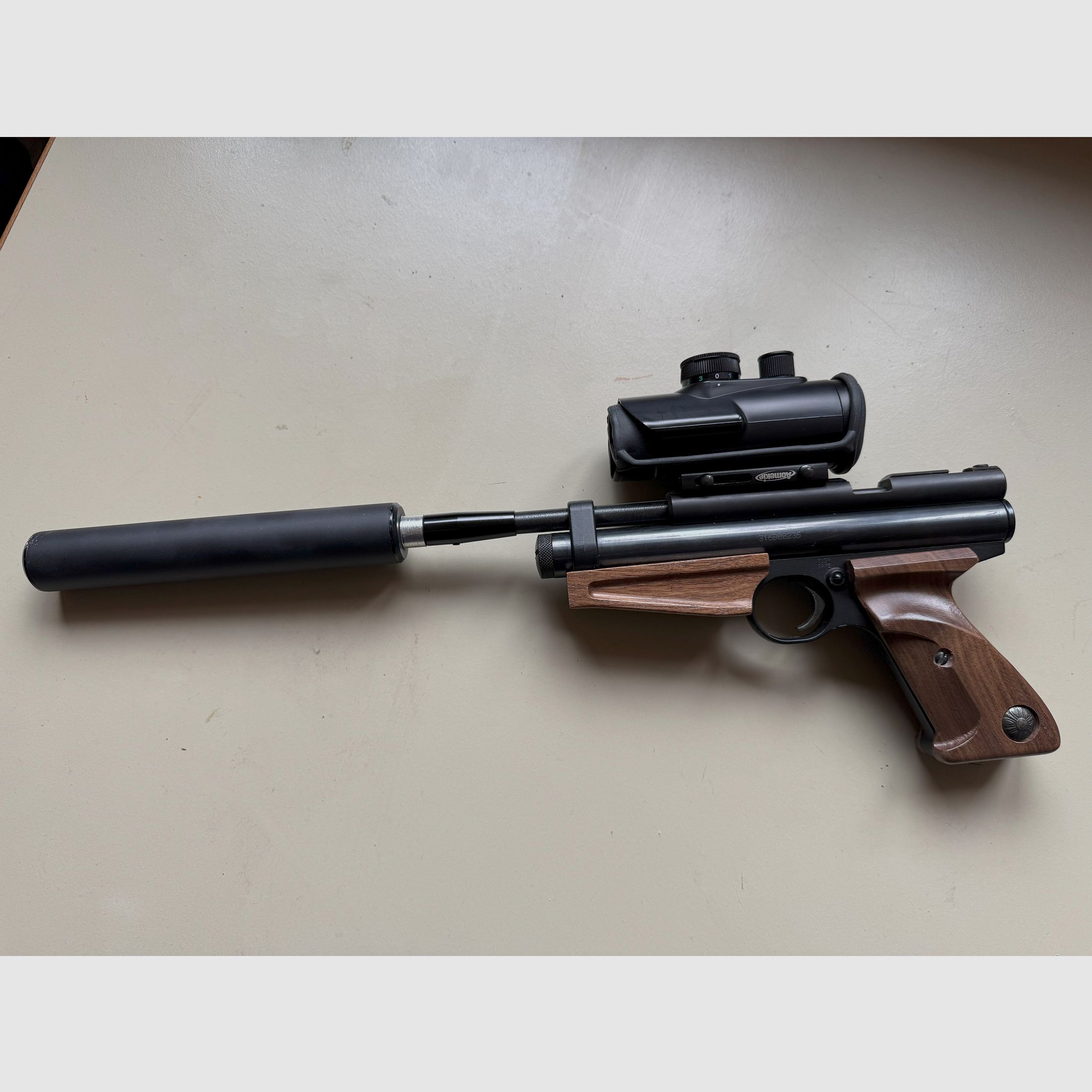 Crosman 2240 with plenty of accessories and case