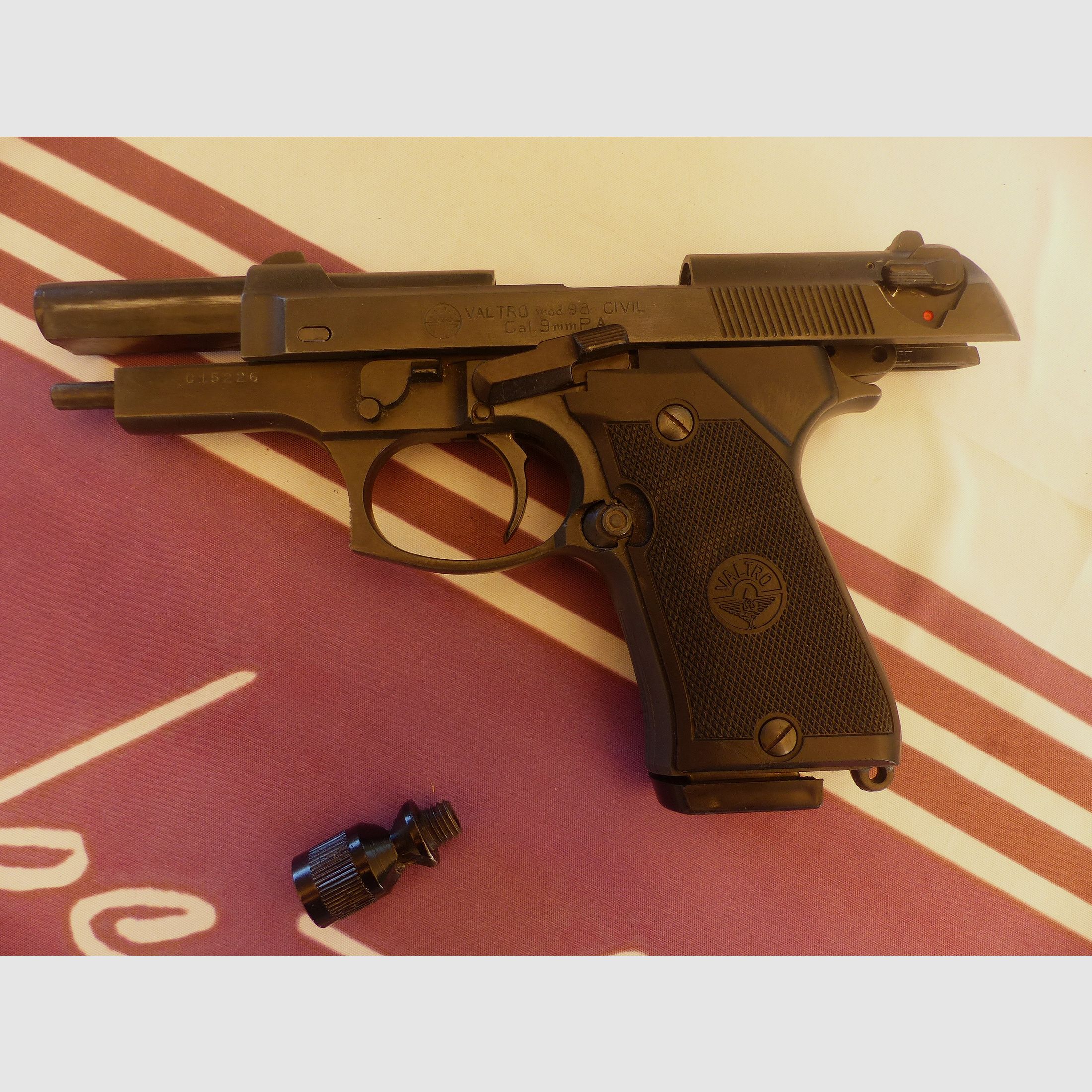 Valtro 98 Civil Cal. 9mm PAK - Beretta 92 Centurion clone with muzzle cup for rockets