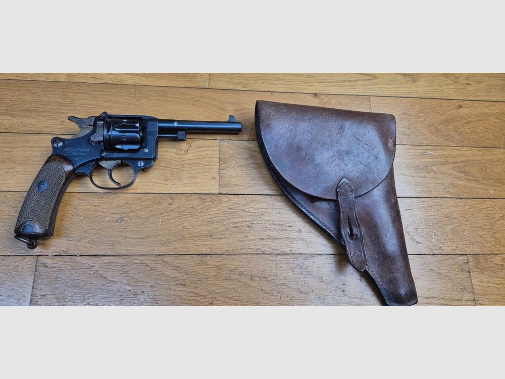 Schöner Dienstrevolver Modell 1892 – Gängig, aber mythisch – Höhepunkt des Dienstrevolvers Made in France – Kaliber 8mm92 – Mono-Nummer – Waffe von 1910 – Schöne Mechanik – Schöner Lauf – Etui Modell 1915 aus dem Ersten Weltkrieg – TBE +, Bild 30 von 31
