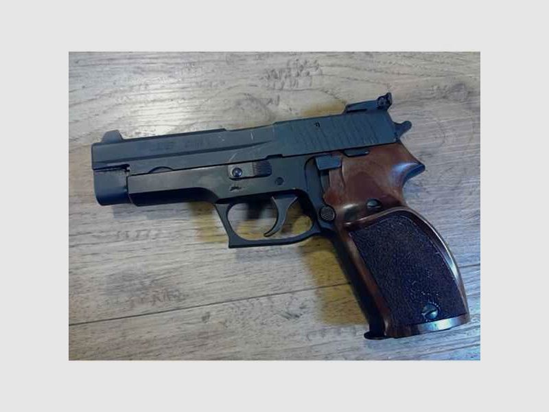 Pistole SIG Sauer P220 im Kaliber 9mm Para gebraucht