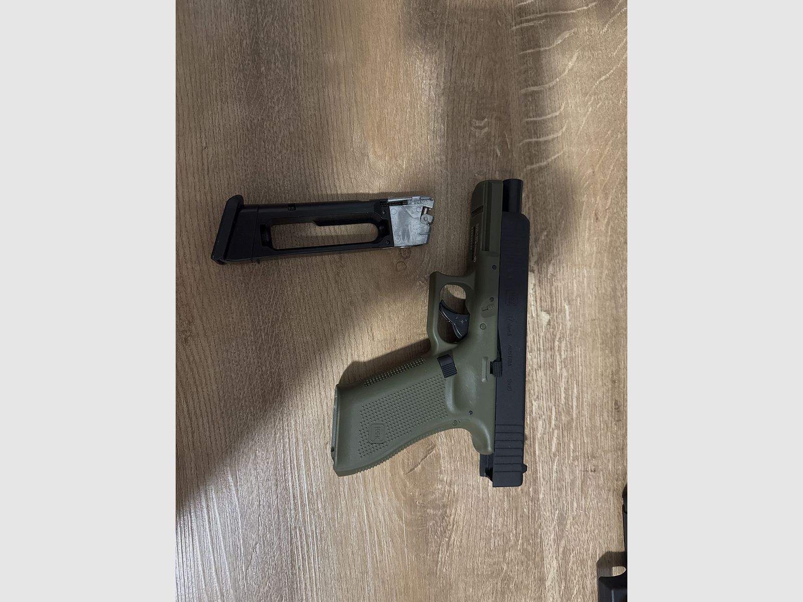 **CO2** 2x Glock 17 1x Glock 19 1x Walther CP88