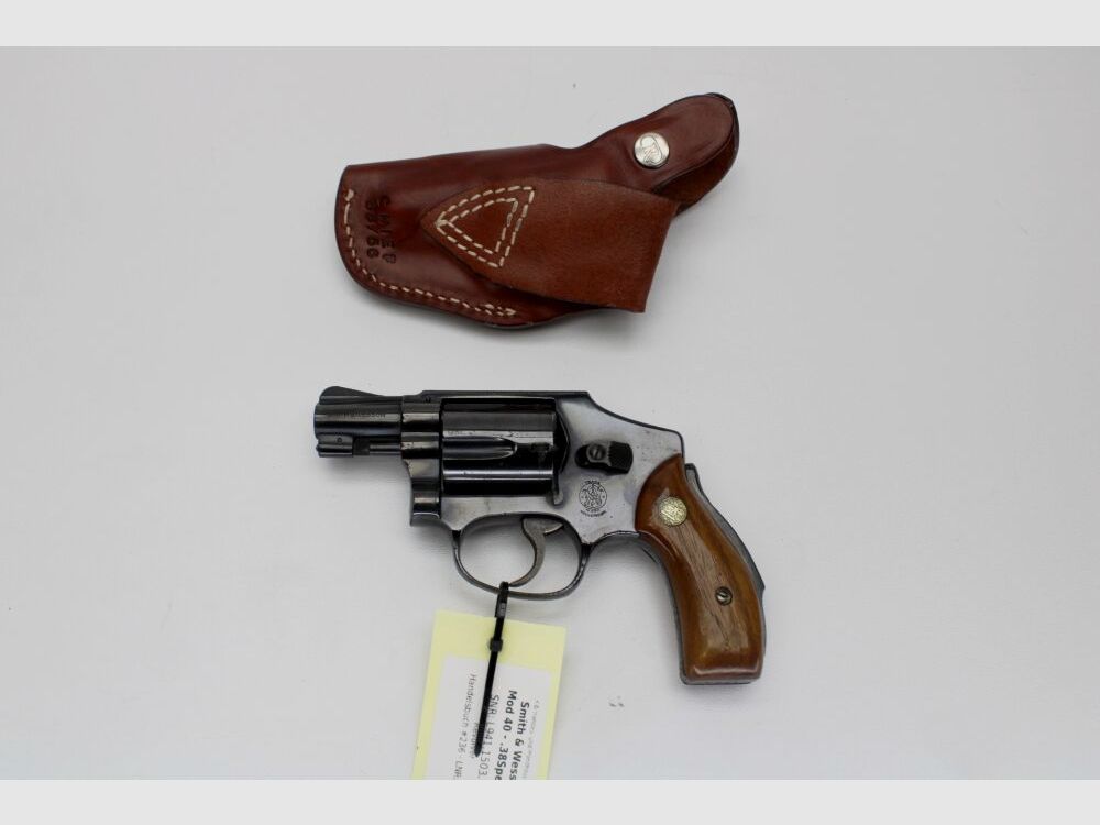Revolver Smith & Wesson Mod 40 concealed hammer, palm safety .38Special