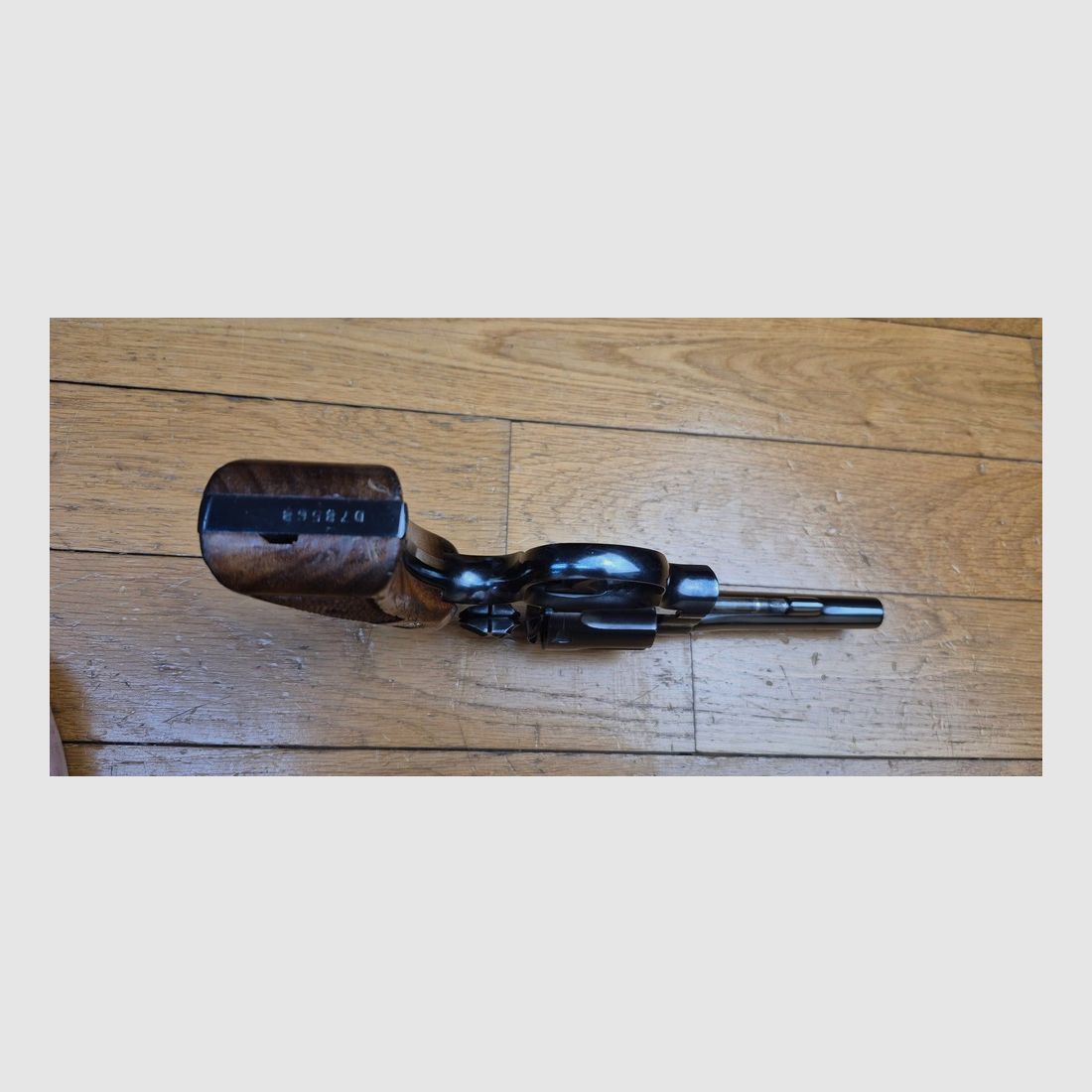 Bellissimo revolver Smith&Wesson modello 10-5 – Il diretto discendente del Hand Ejector Military & Police del 1899 – Arma leggendaria per la polizia e il tiro, una delle stelle di Springfield – Arma del 1968 – Bellissima finitura – Meccanica eccellente – Ottima canna – Eccellente arma da stand con un passato glorioso – TBE/TBE+, immagine 10 di 25