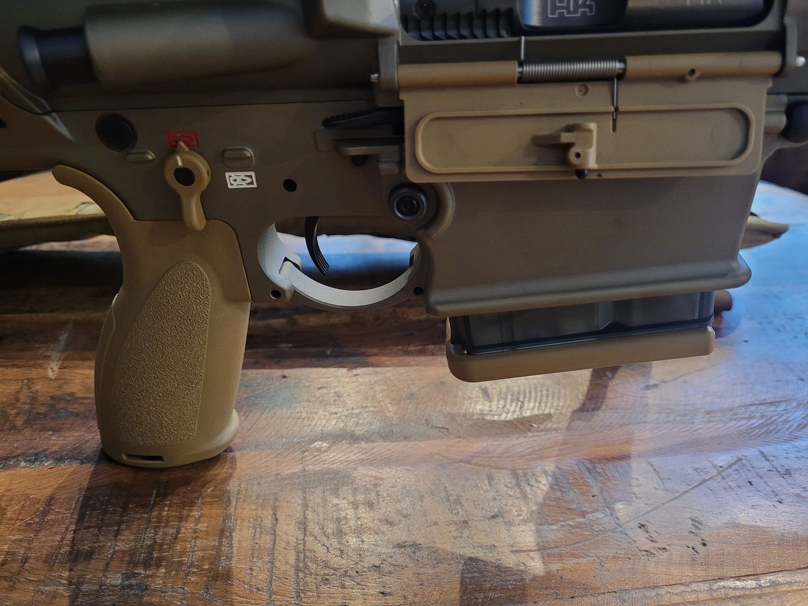 H&K Selbstladebüchse Mod. MR308A3 (RAL8000) 20 mit Anbauteilen G28 10 Schuss Magazin und Schmidt & Bender 3-20x50 PMII Ultra Short & div. Zubehörteile