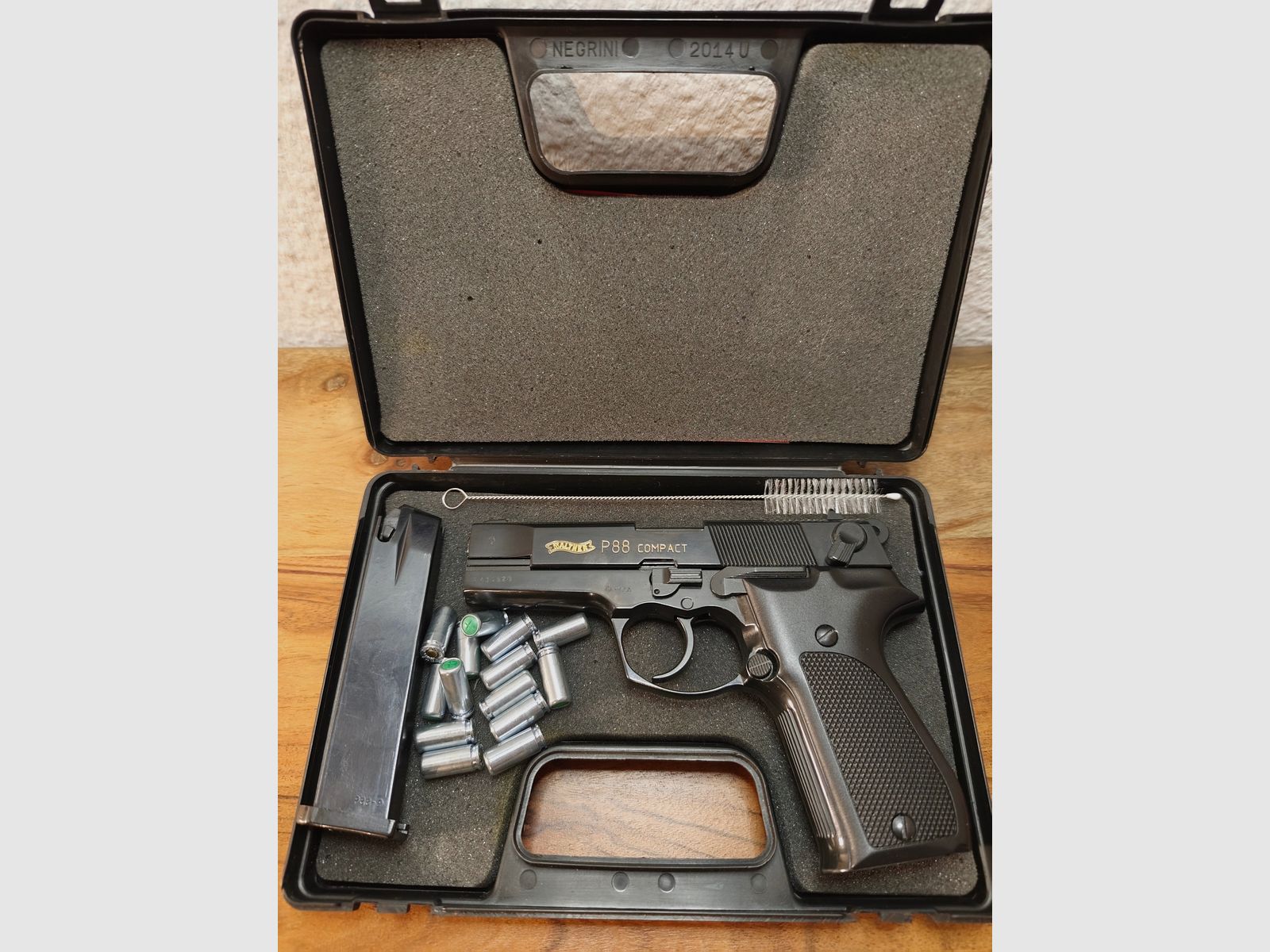 Walther P 88 Compact altes Model Goldschrift PTB 764 schwarz mit Munition