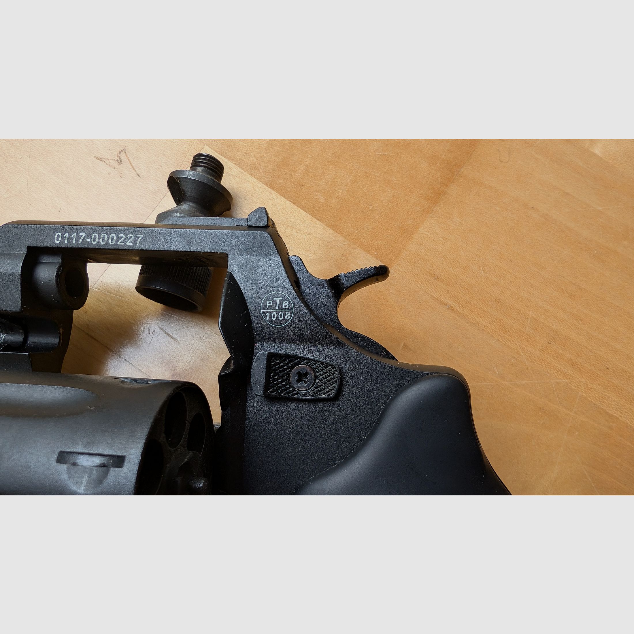 Zoraki R1 4,5" Schreckschuss Revolver mit Abschussbecher