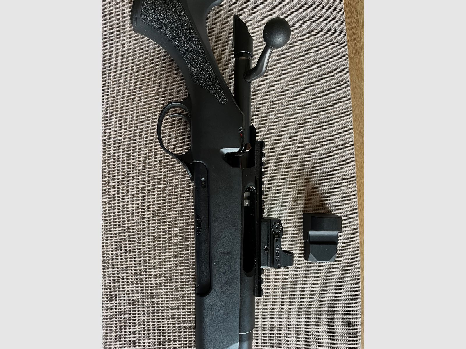 Repetierer Haenel Jäger 10 mit Schalldämpfer und Leuchtabsehen