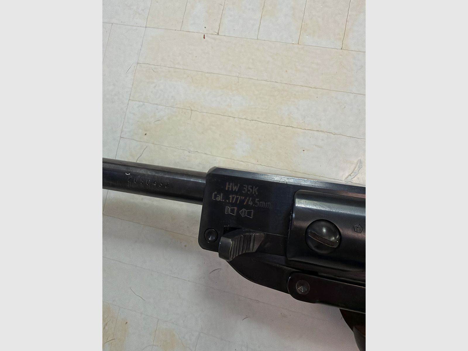 Weihrauch HW 35 K 4,5 mm / .177 – Walther 4x32 ZF + Schalldämpfer, Bild 3 von 5