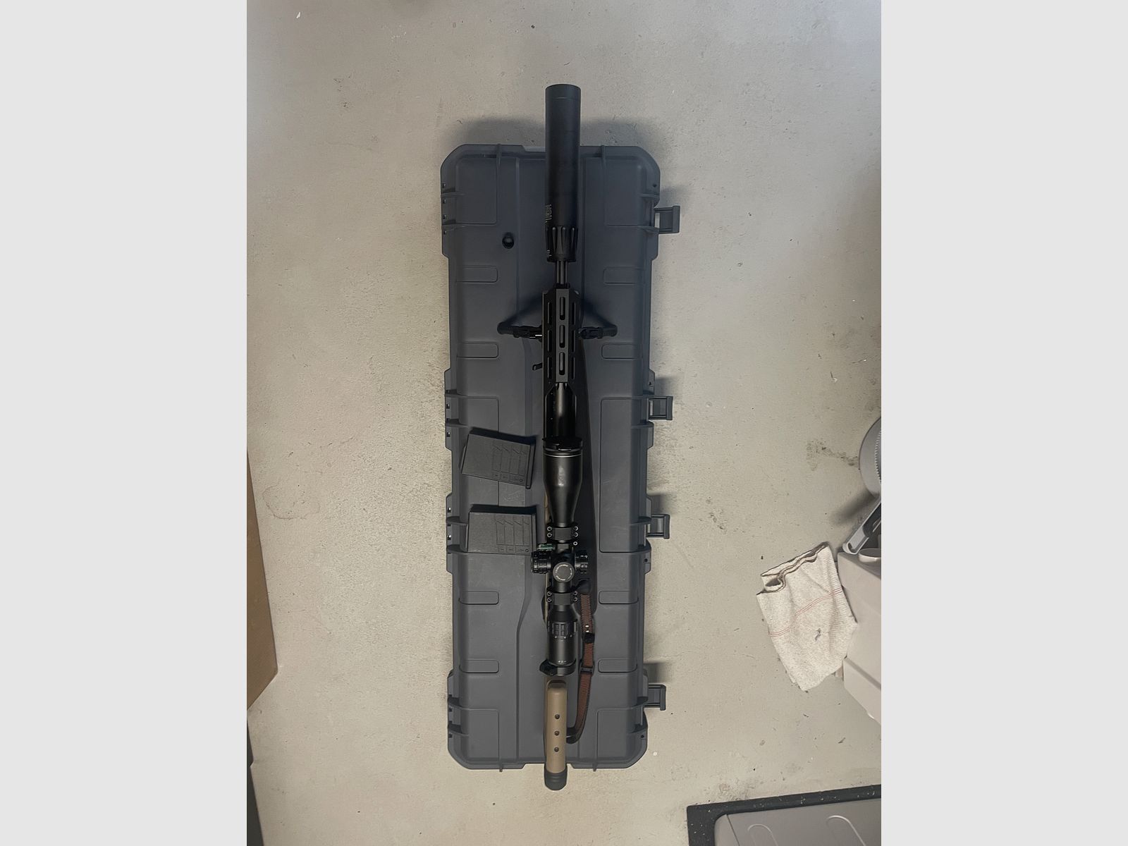 Savage Arms 110 Tactical Hunter in MDT XRS-Chassis, Komplett-Paket mit Schalldämpfer
