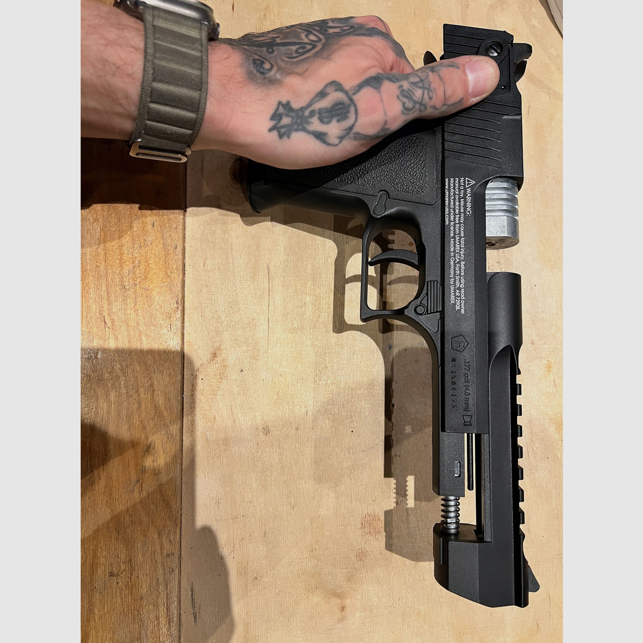 Desert Eagle CO2 Pistole Magnum Research INC. Minneapolis MN.