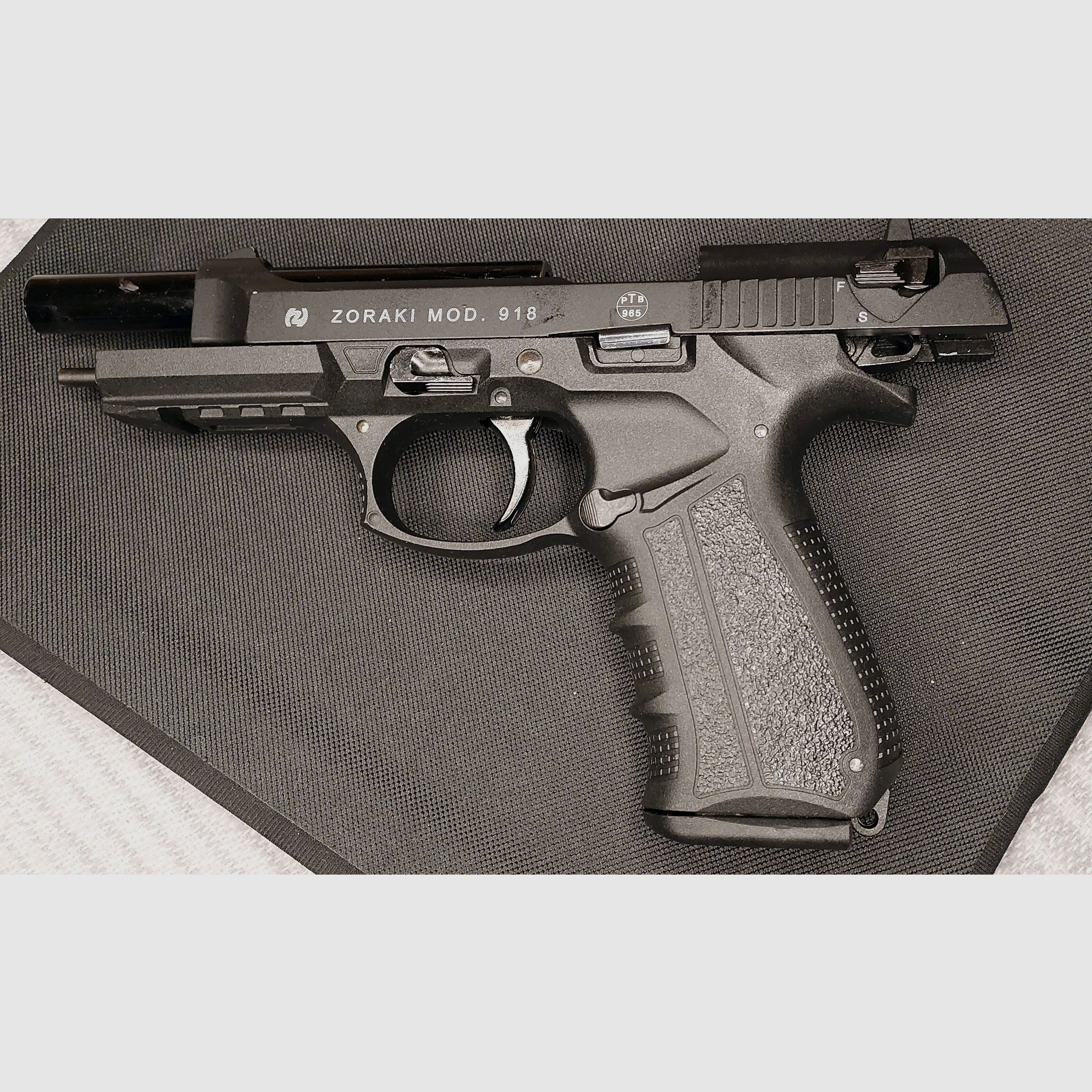 Zoraki 918 9mm P.A.K. negro - antiguo (PTB 965) con nueva funda de Cordura