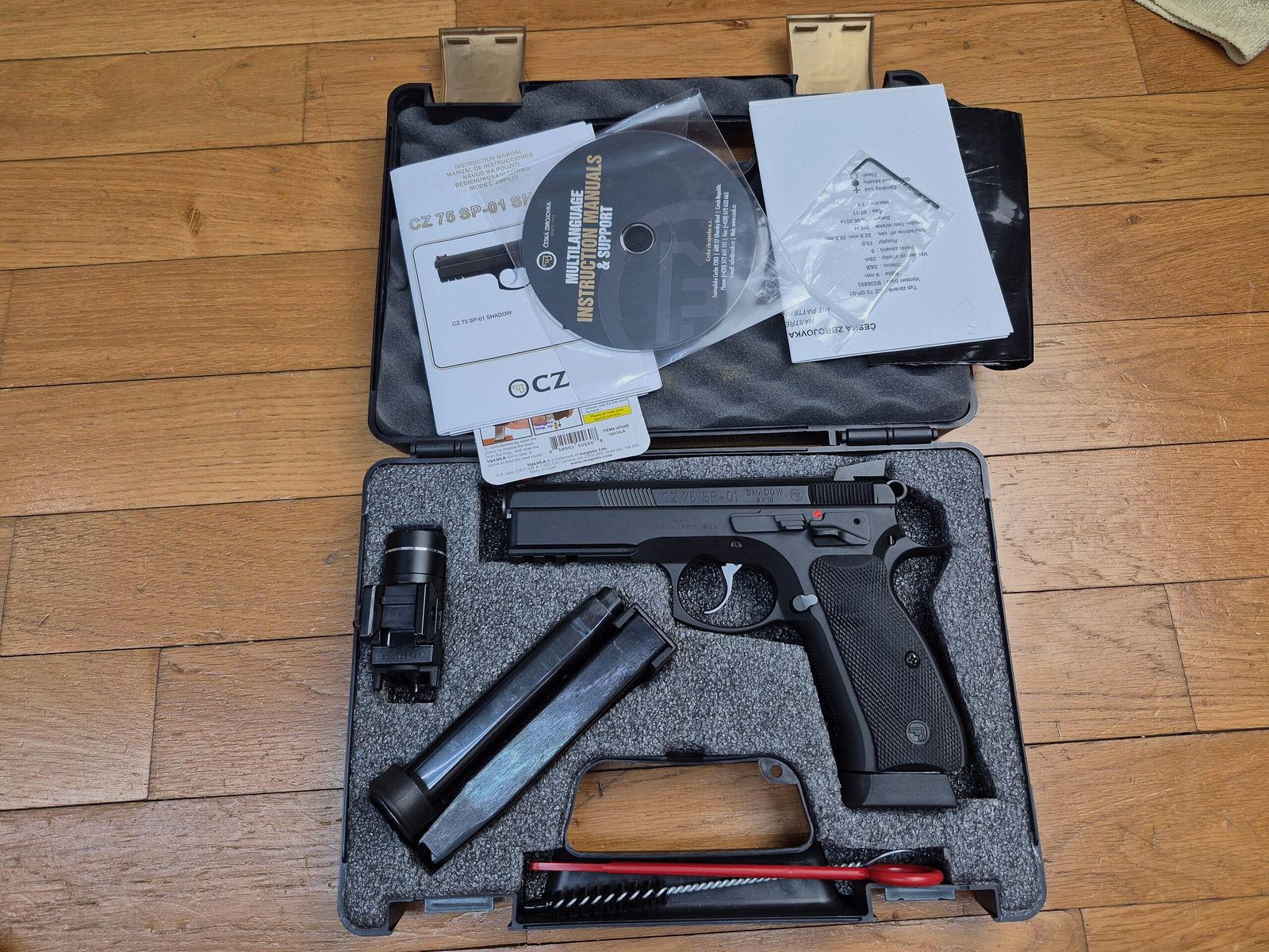 NIEUW! CZ 75 SP01 Shadow Pistool – Tactische Lamp + Streamlight TLR-4 Laser – 3 Magazijnen – Koffer en Compleet Accessoires – NIEUWE WAPEN!, afbeelding 1 van 23