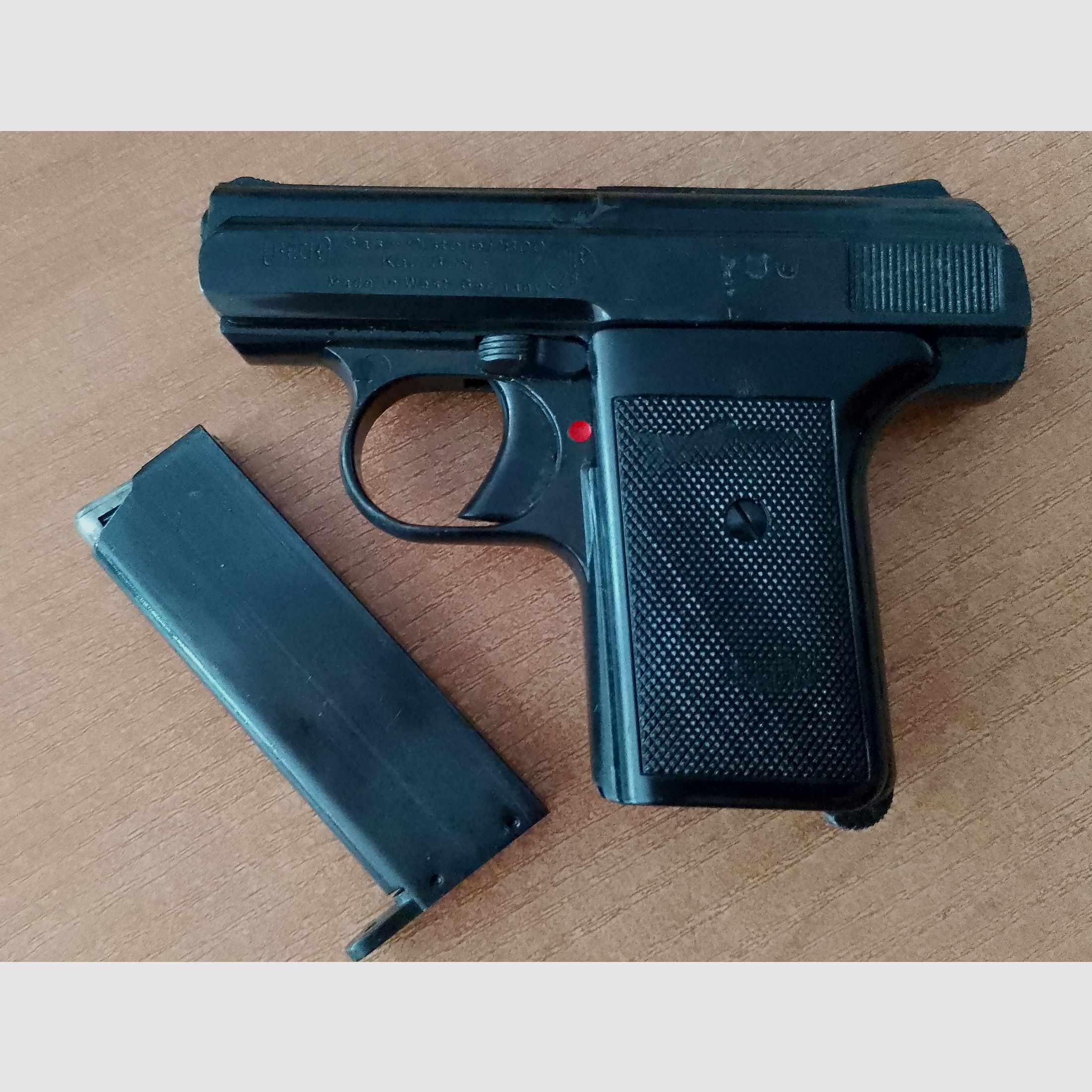 Reck P800 Gaspistole im Kaliber 8 mm Knall/ PTB 78 von 1977