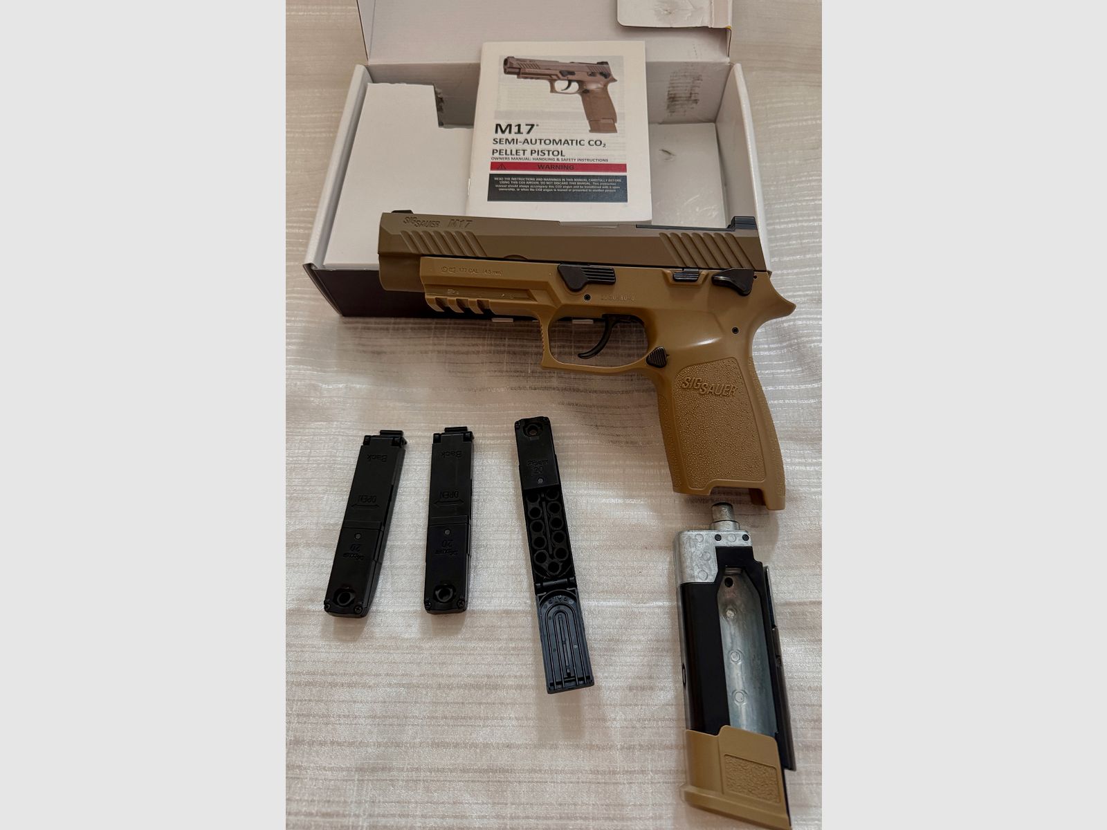 Sig Sauer P320-M17 CO2 Luftpistole Kal. 4,5 mm Diabolo FDE