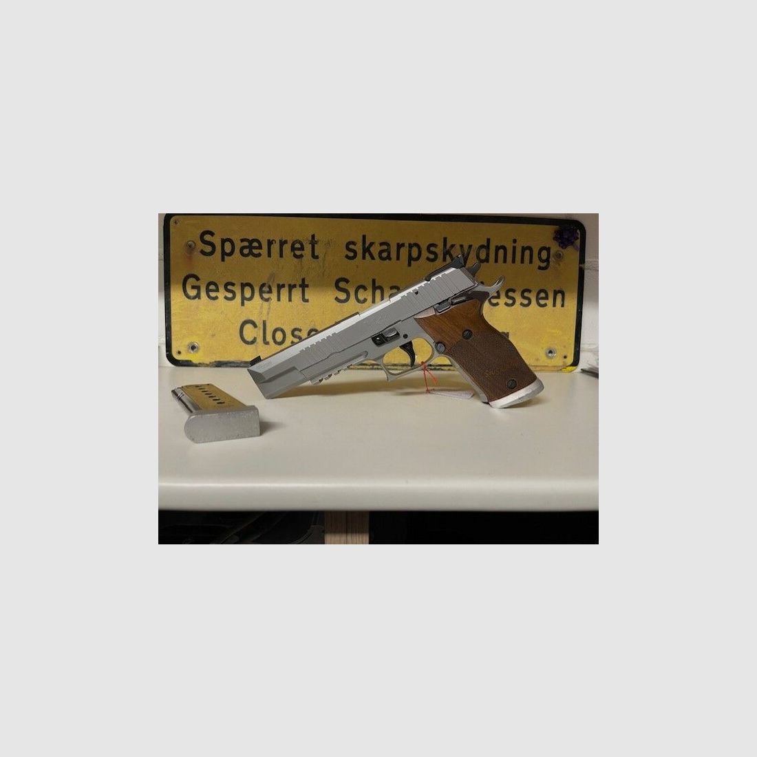 Sig Sauer P220 X-Six Classic