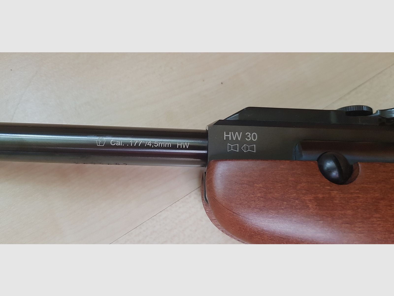 Complete set! Weihrauch HW30 – as good as new – <60 shots – scope 3–9x40 + case + pellets