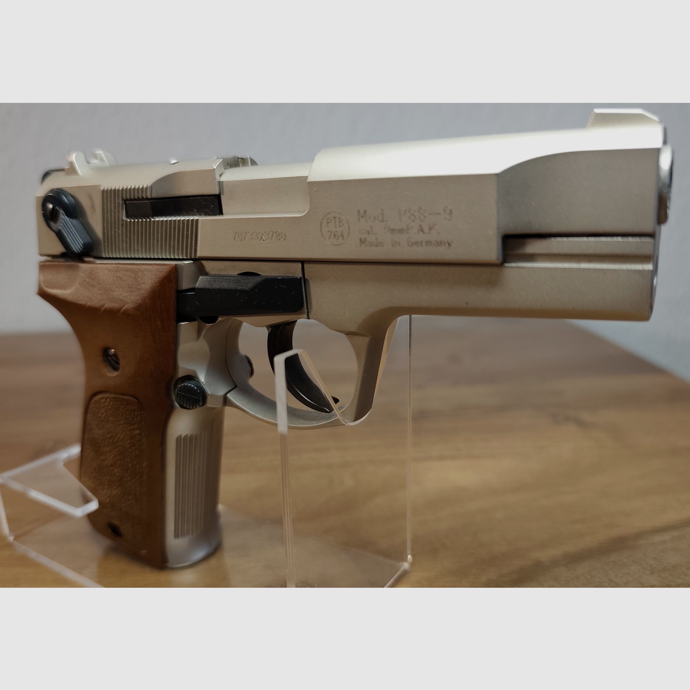 Walther P 88 Compact PTB 764 Nickel Kaliber 9mm Knall P.A.K Sehr guter Zustand