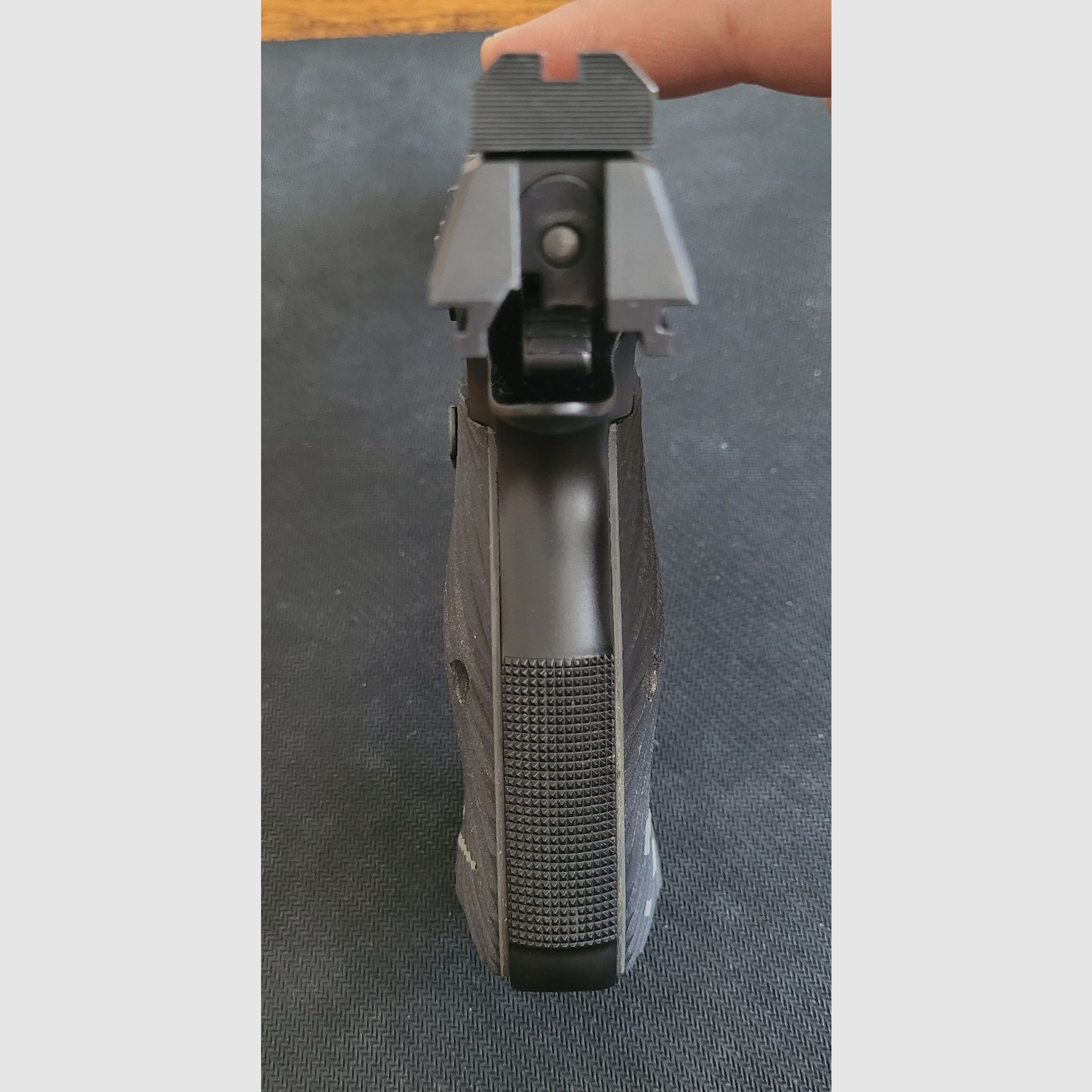 Neue CZ Shadow 2 Griffschalen- LokGrips Palm Swell Ridgebacks- Color-Fill