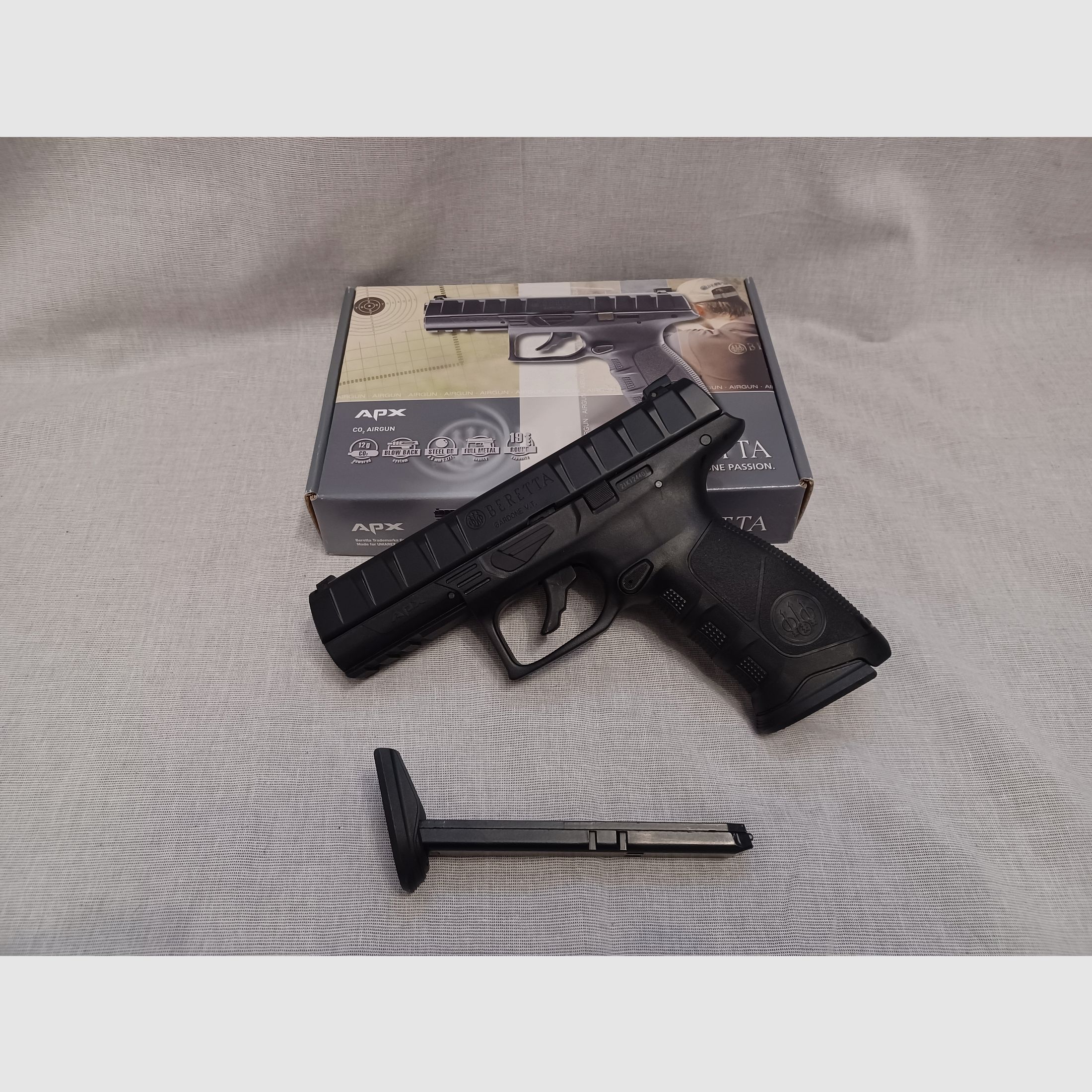 Beretta APX / 4.5 mm BB / BlowBack / CO2 / Pistol / Original Packaging (24)
