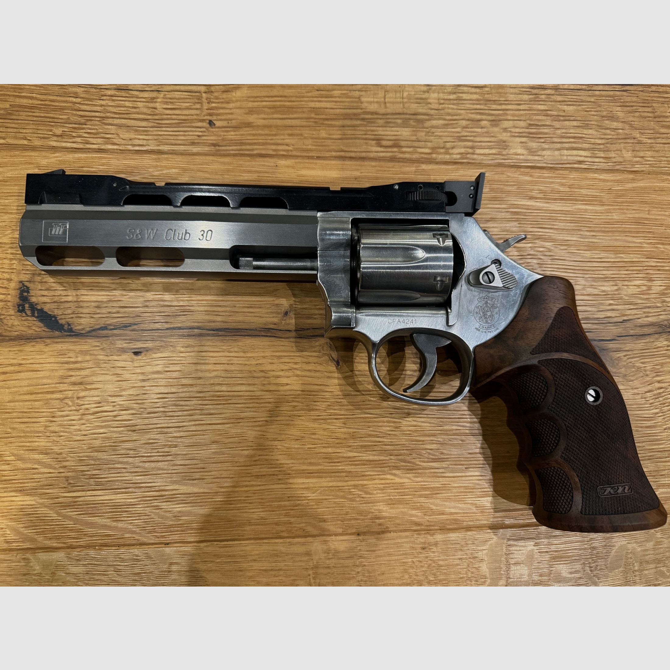 Smith & Wesson Club 30 Competition I