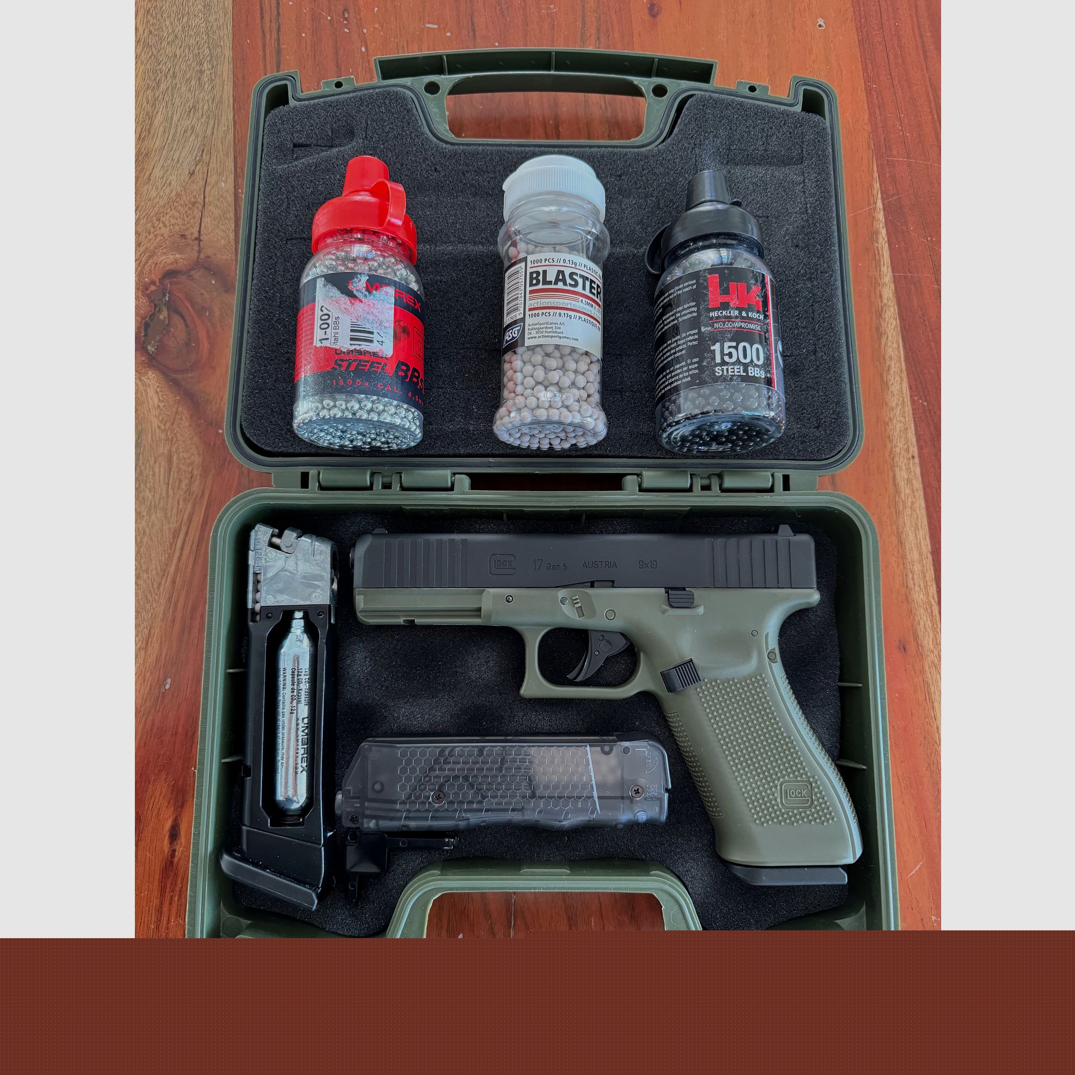 Glock 17 Gen5 Battlefield Green pistola de CO2 calibre 4,5 mm BB de acero Blowback
