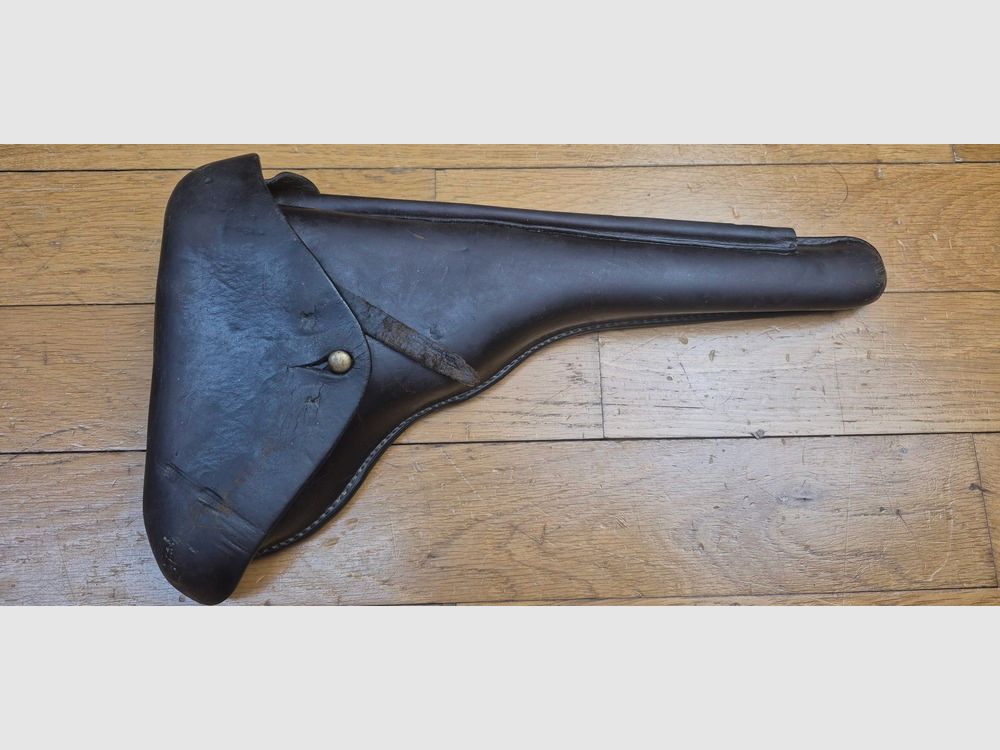 Zeer mooi holster voor Luger P08 lang, ook wel artillerie genoemd – Gemaakt door Maury & CO (?) in Offenbach am Main in 1915 – Holster van het 1e type, aangepast naar het tweede type – Mooi leer in TBE en soepel – Zwart geblauwde holster na september 1915 – Genomineerd en toegewezen aan F.A.R 25 in 1915 – Prachtig stuk in TBE+, afbeelding 2 van 16