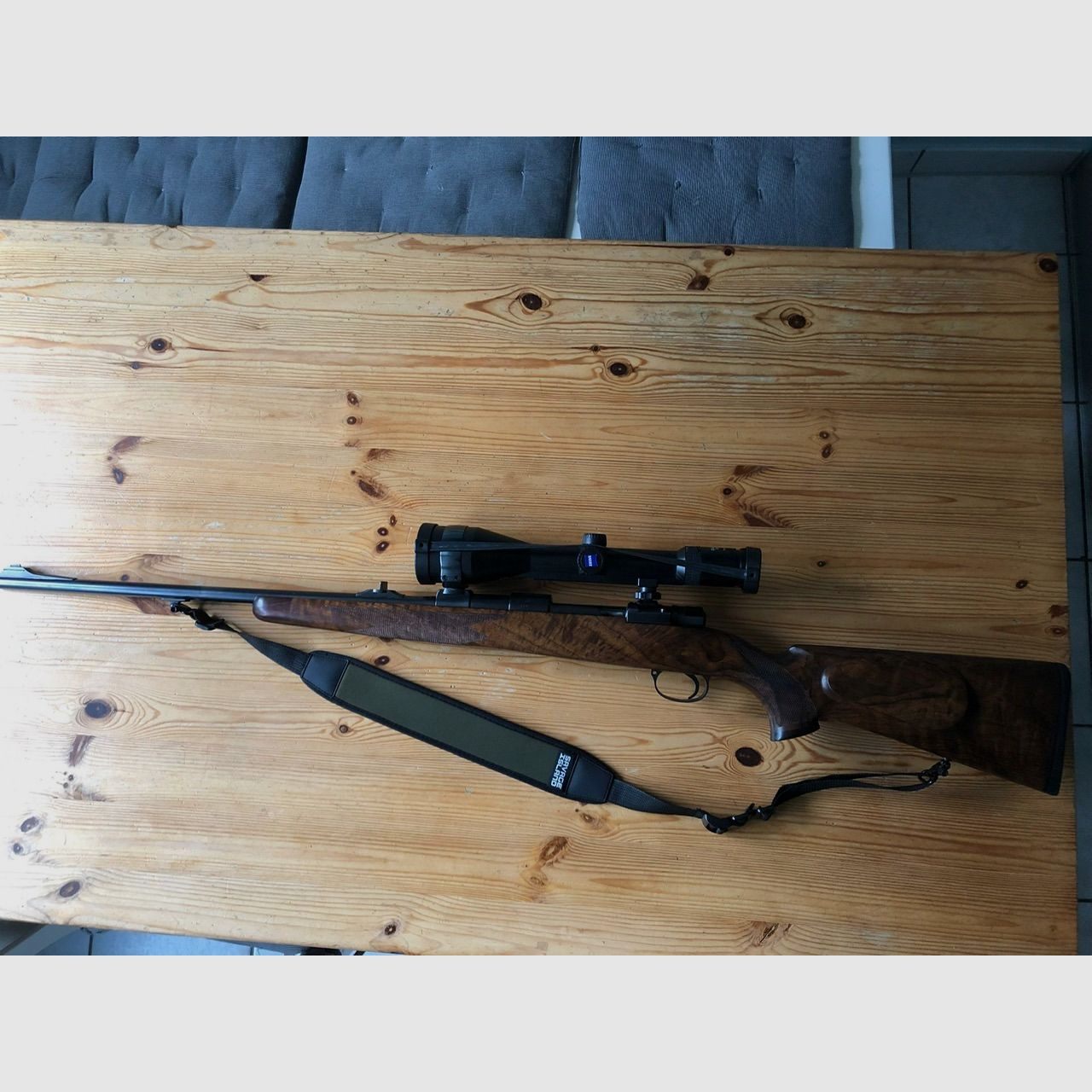 Repetierbüchse Mauser System K98 Kaliber 9,3 x 62 mit Zeiss Diavari M 3-12x56 mit Leuchtpunkt