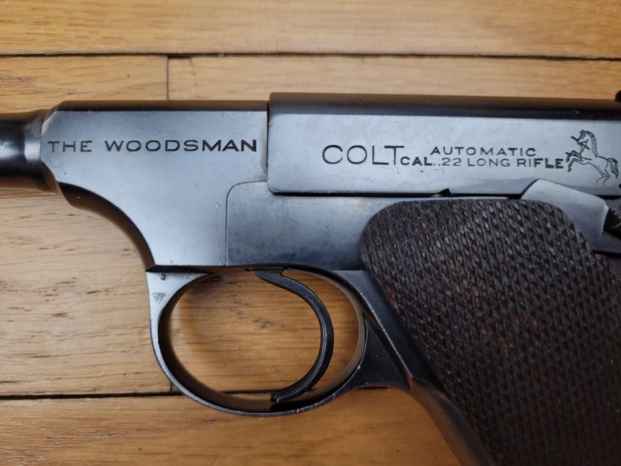 Superb und ikonisch Colt Woodsman – 22LR – 4" 5' Zoll – geboren 1934 – Brünierung und Nussbaum-Griffschalen top – Zustand superb, Bild 4 von 15